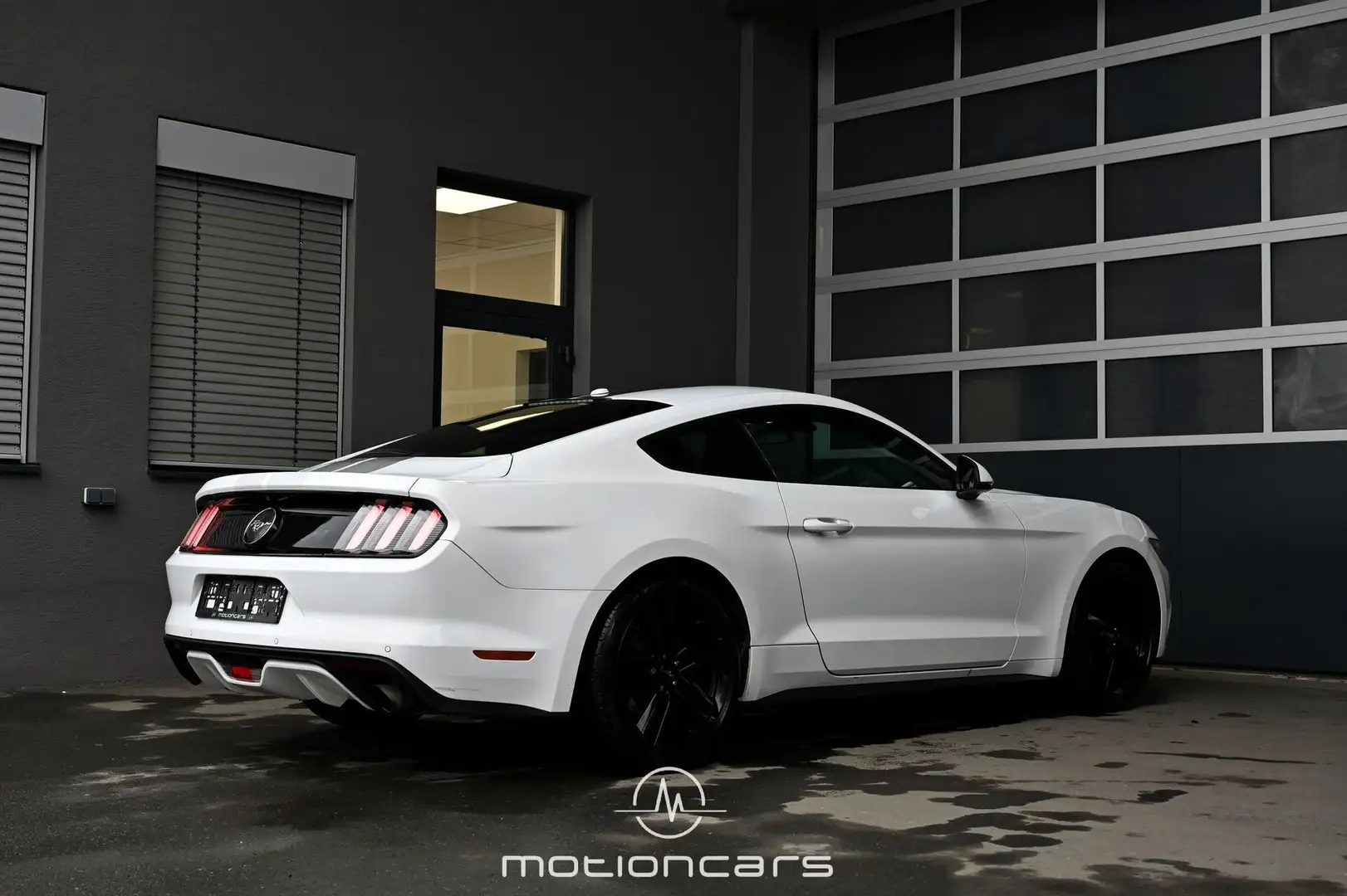 Ford Mustang 2.2 EcoBoost Basis EXP € 28.380,- Weiß - 2