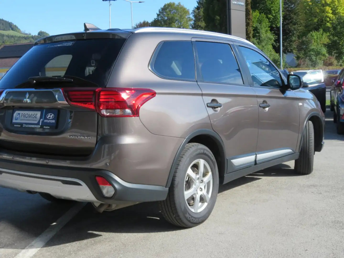 Mitsubishi Outlander 2,0 2WD Invite AS&G 40 19 Braun - 2