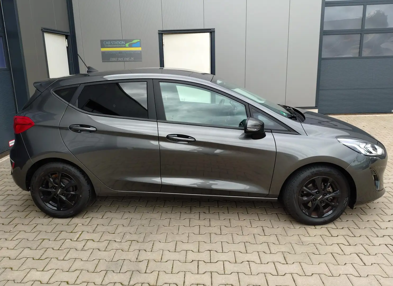 Ford Fiesta Cool Rentnerfahrzeug 6900 KM Grau - 2