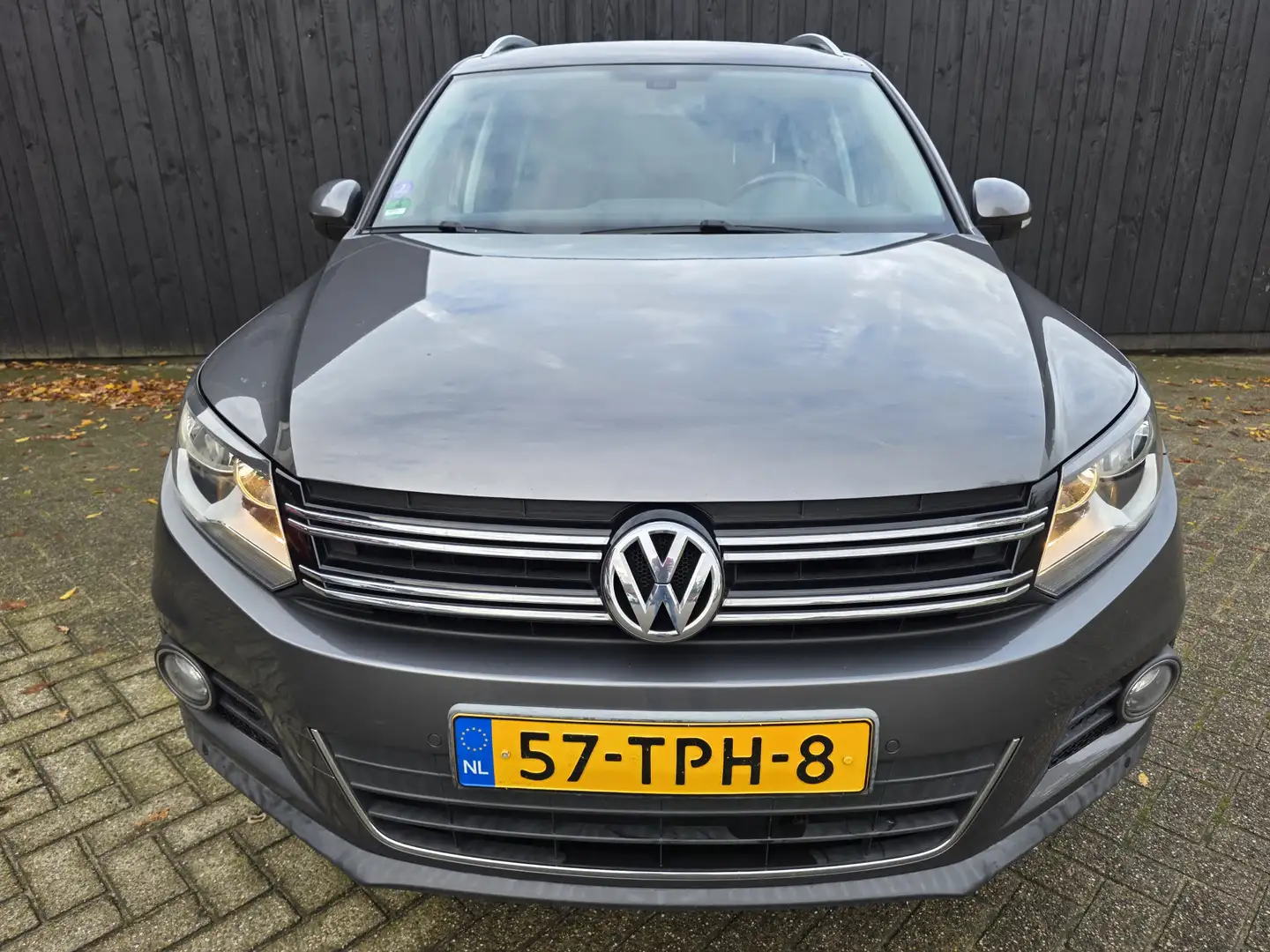 Volkswagen Tiguan 1.4 TSI Sport&Style Grau - 2