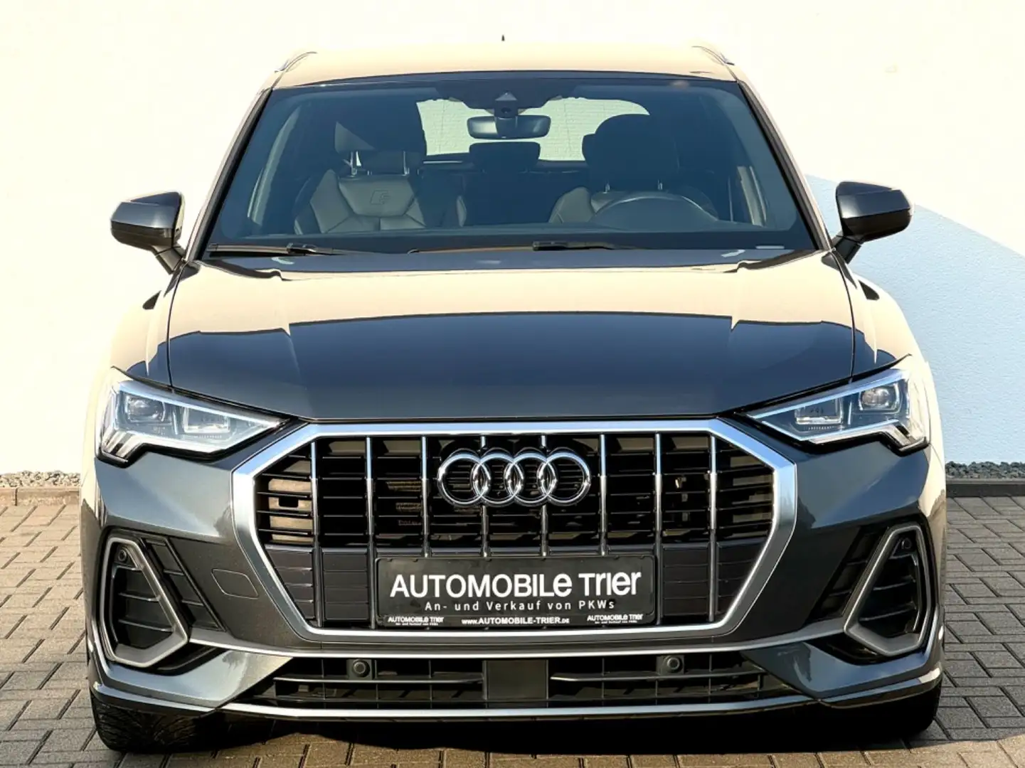 Audi Q3 35 TFSI S line Sport Plus Paket 1.Hand Šedá - 2