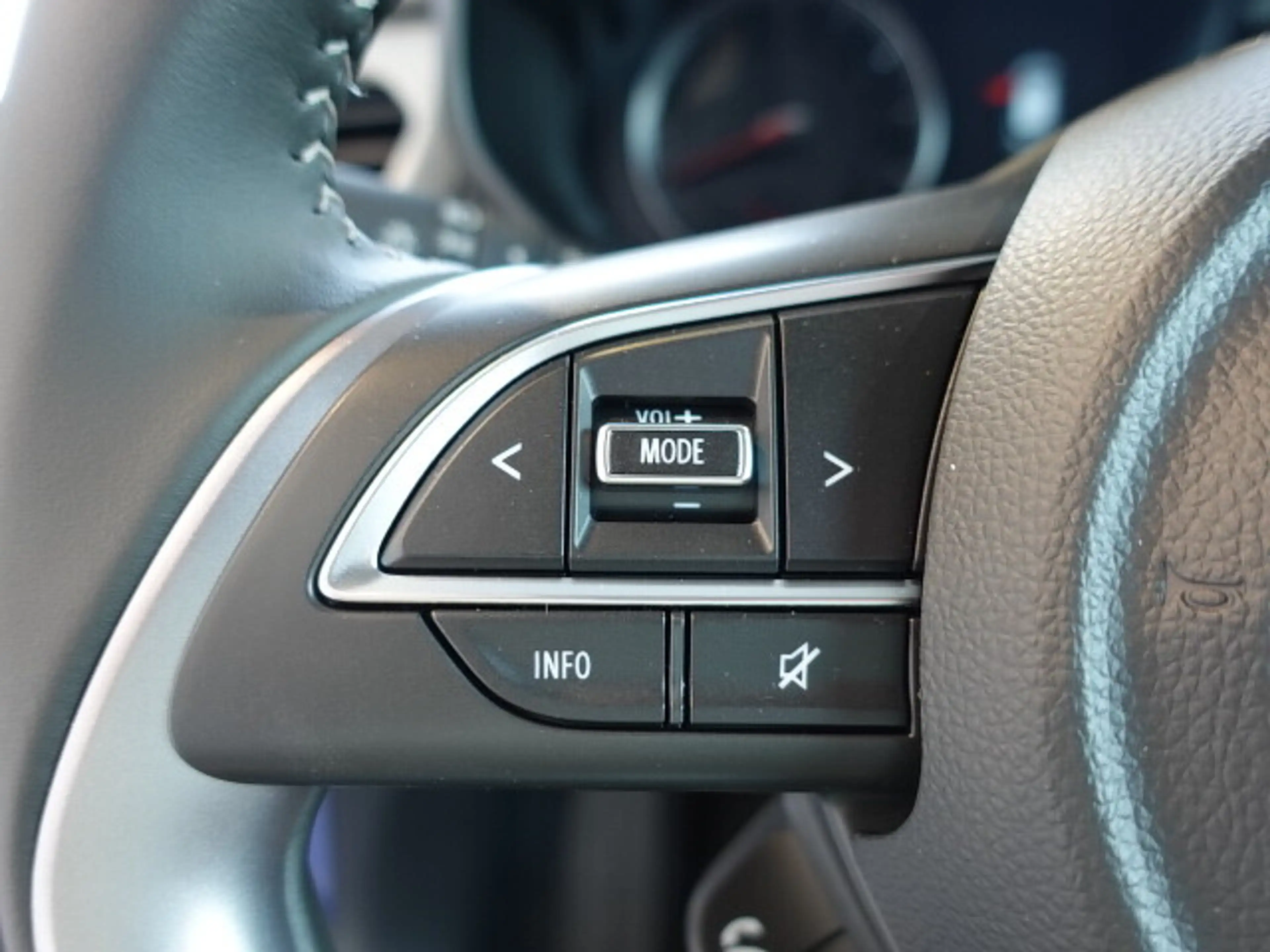 Suzuki Swift 1,2 Hybrid Allgrip Flash — photo 14
