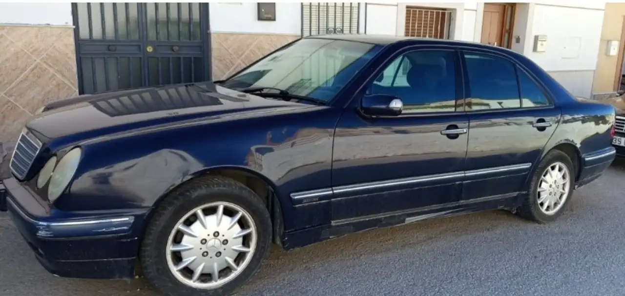 Mercedes-Benz E 200 K Elegance, foto 2
