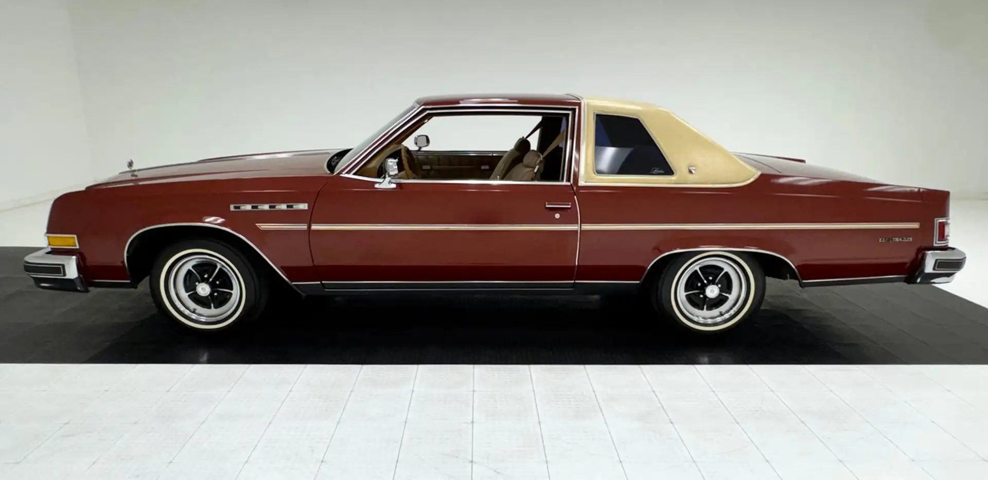Buick Electra 225 Landau Hardtop - 2