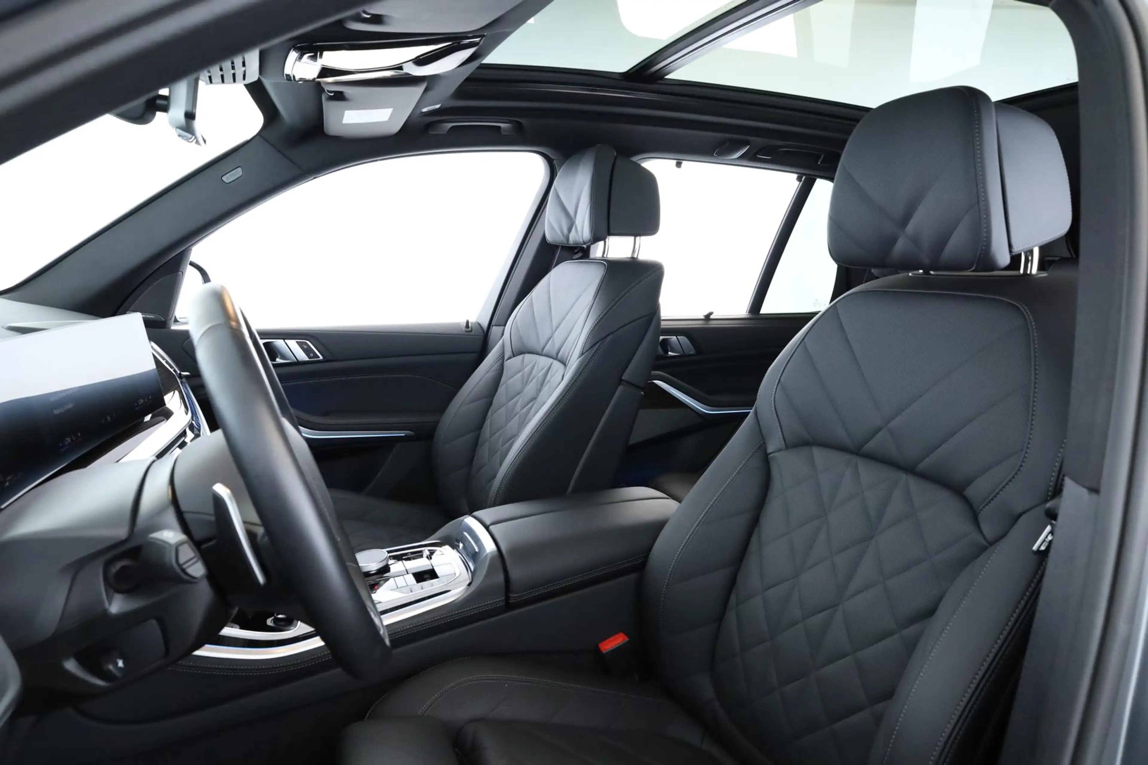 BMW X5 xDrive40d M Sport Pro 7S Pano 360 Air 22" AHK — photo 13