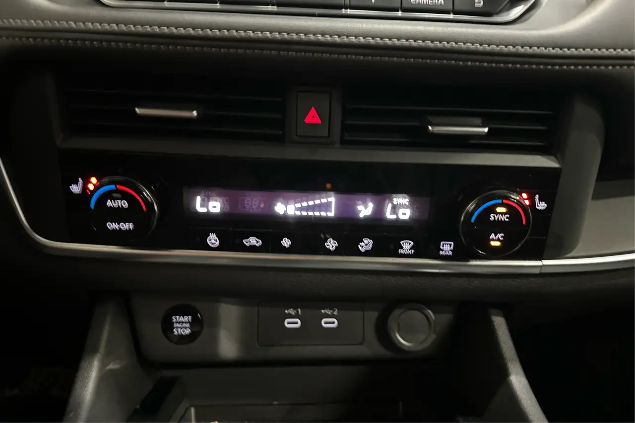 Nissan Rogue снимка Nissan Rogue
