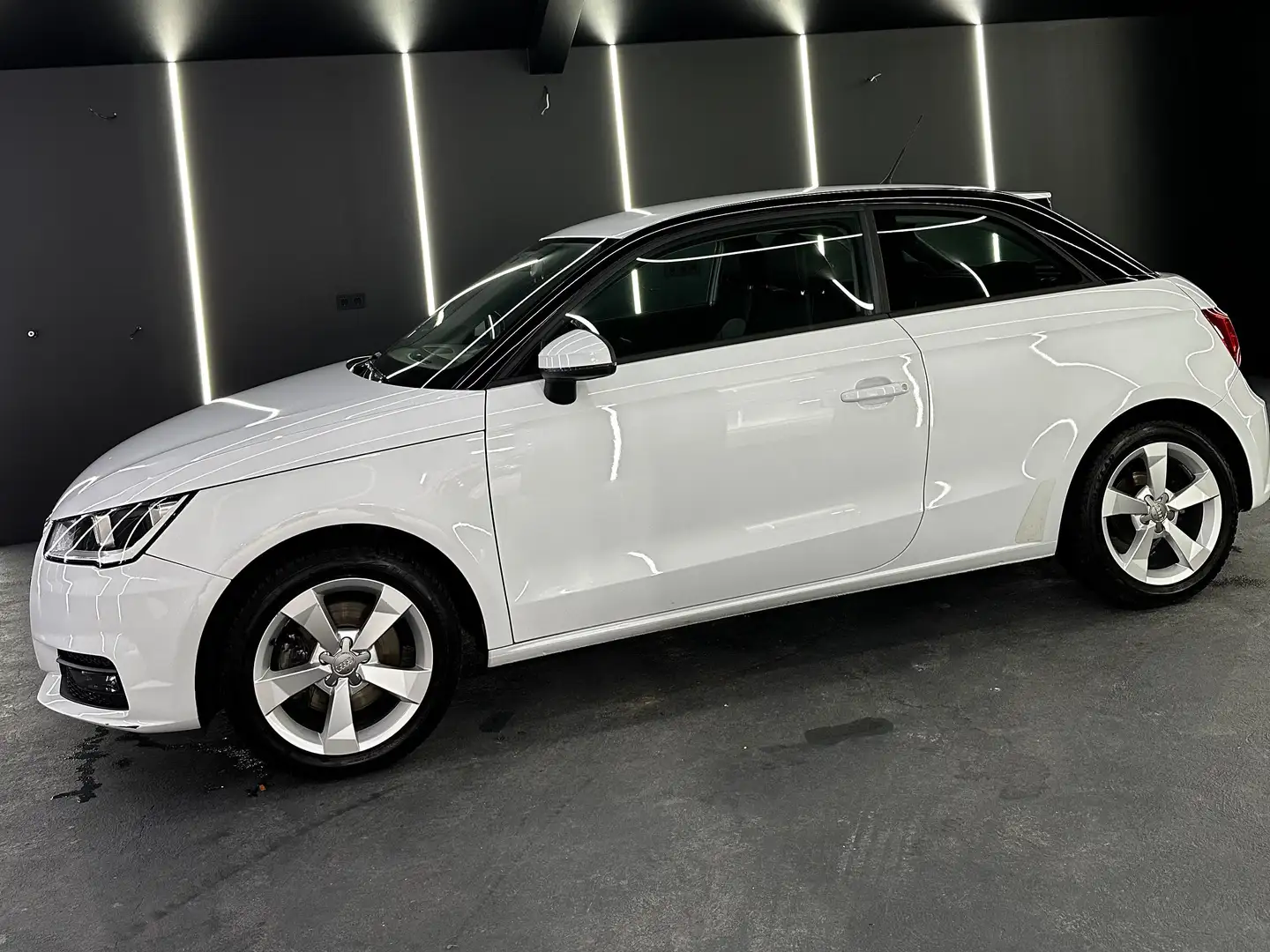 Audi A1 1,6 TDI Weiß - 1
