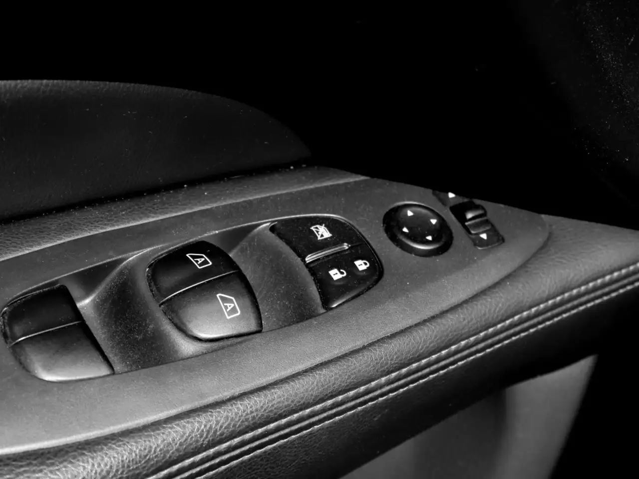 Nissan Pathfinder снимка Nissan Pathfinder