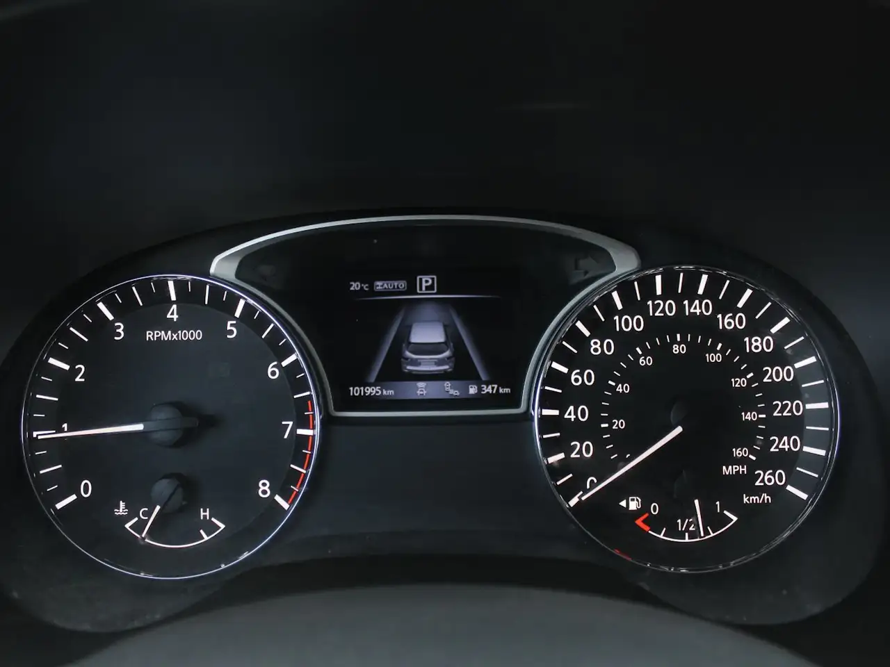 Nissan Pathfinder снимка Nissan Pathfinder