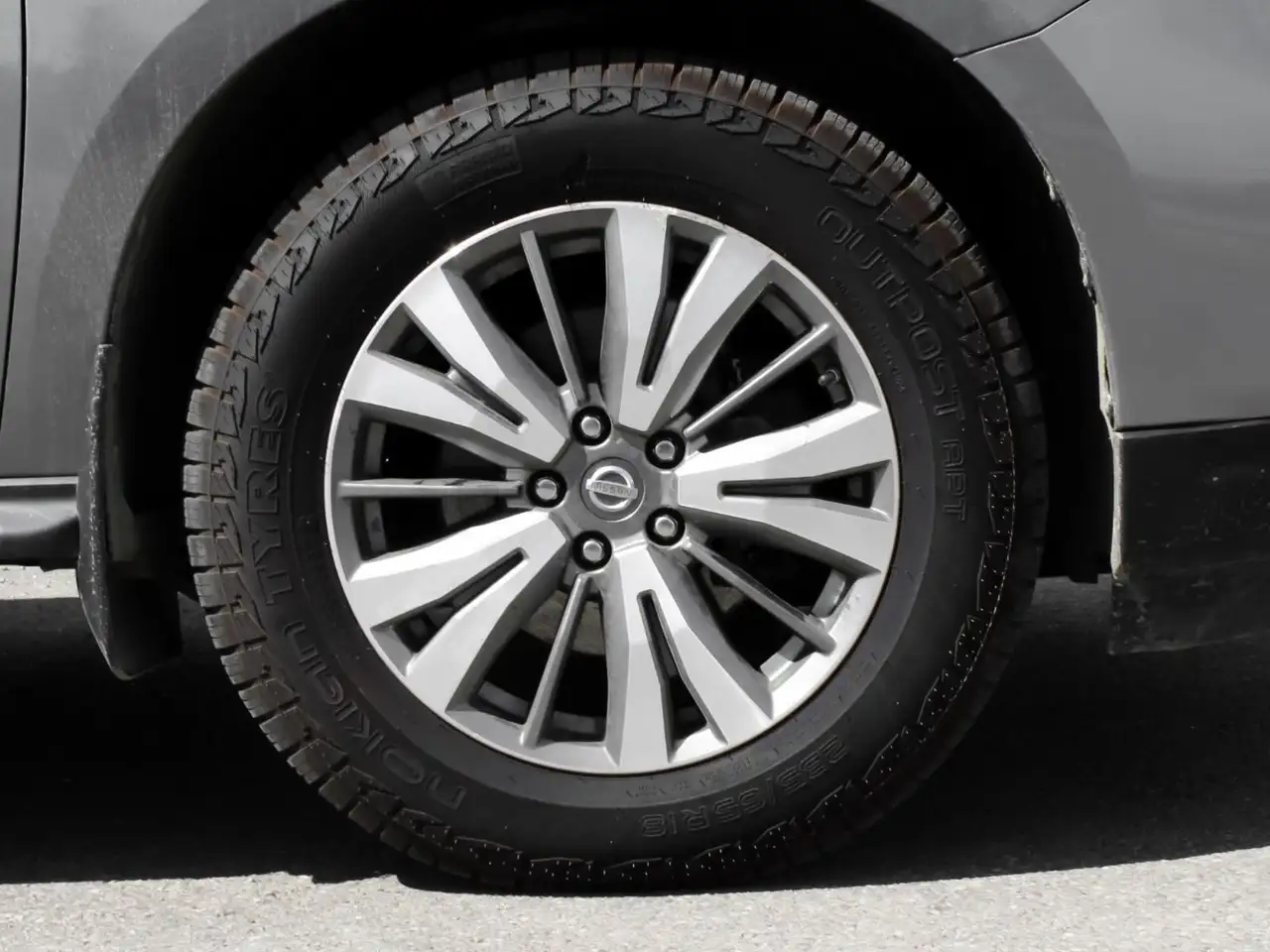 Nissan Pathfinder снимка Nissan Pathfinder