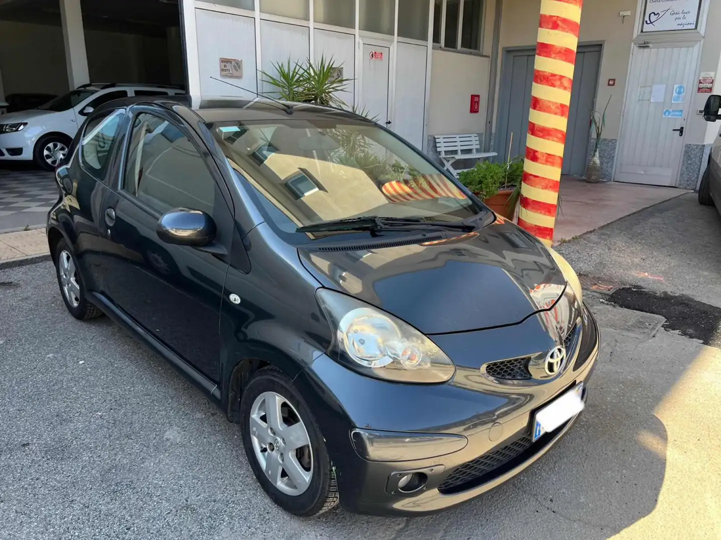Toyota Aygo 1.0 12V VVT-i 3 porte#NEOPATENTATI Grijs - 2