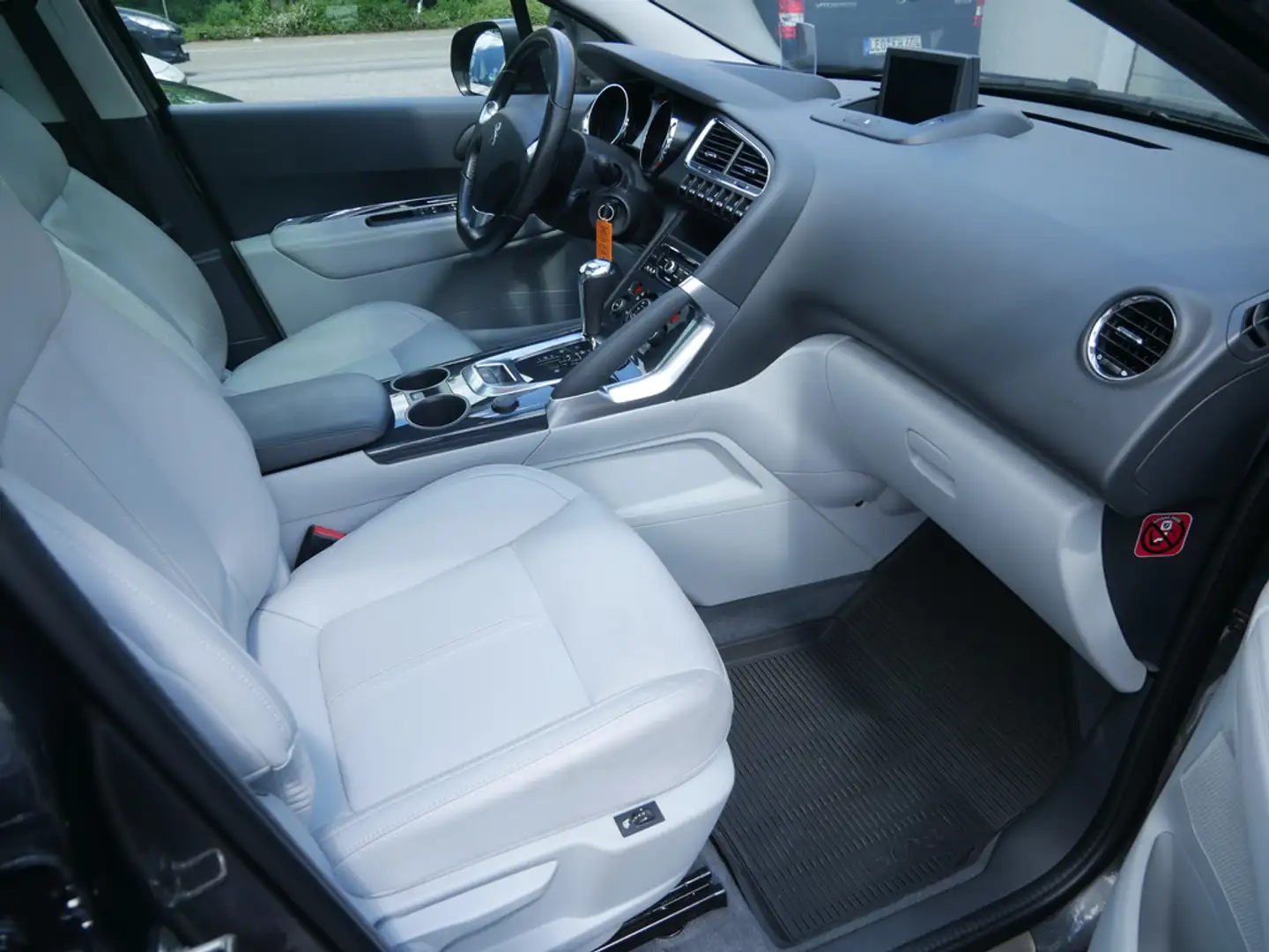 Peugeot 3008 Allure THP 165 EAT 6 LEDER NAVI HUD PANO Grijs - 2