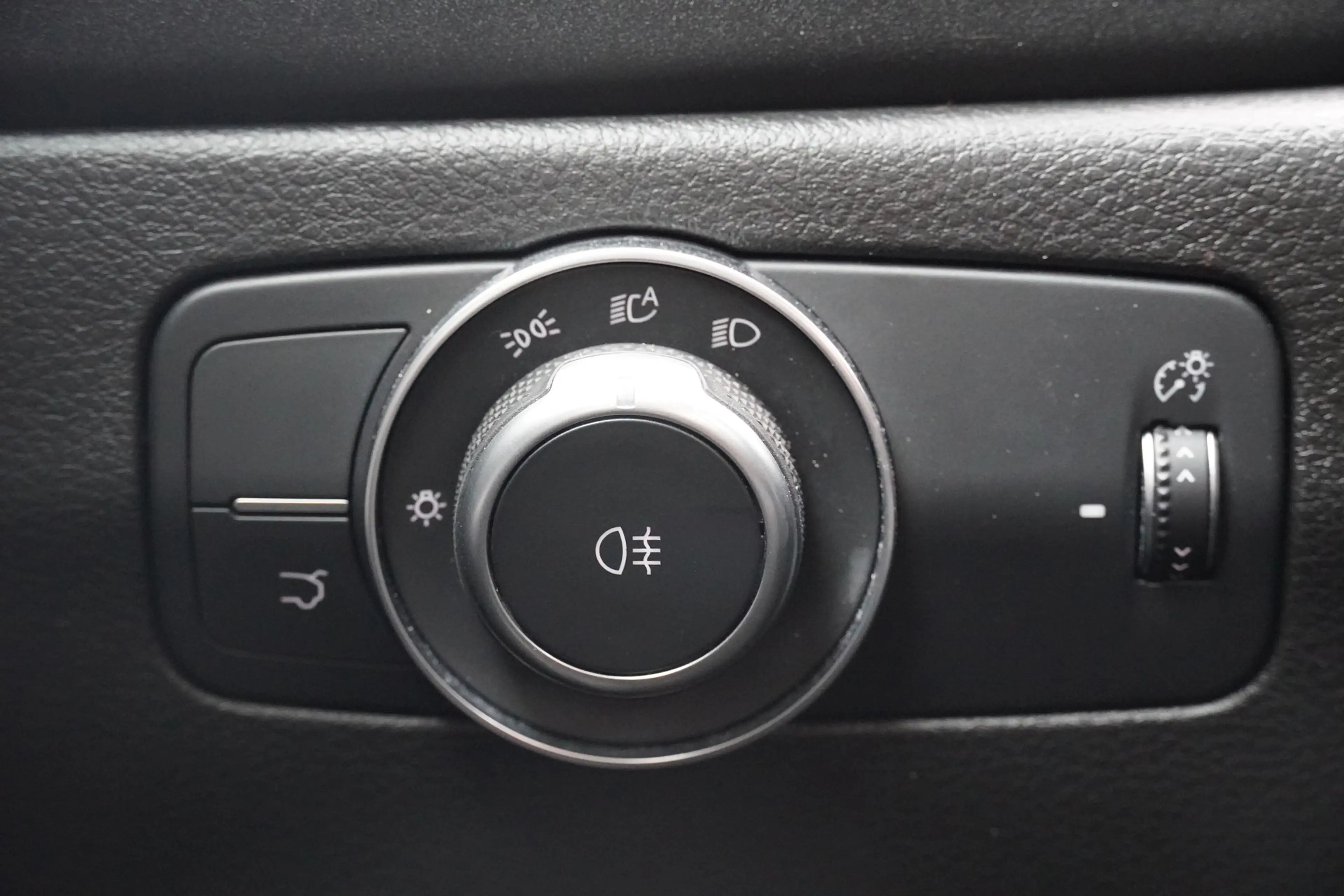 Alfa Romeo Tonale 1.5 M-Hybrid Ti LED Navi ACC PDC Kamera — photo 15