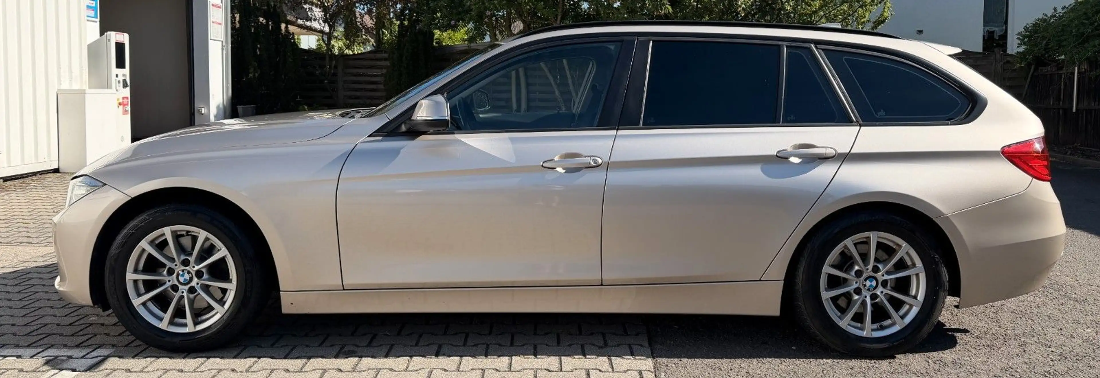 BMW 320 d Touring XENON NAVI PDC AHK 2 HAND TOP — photo 10