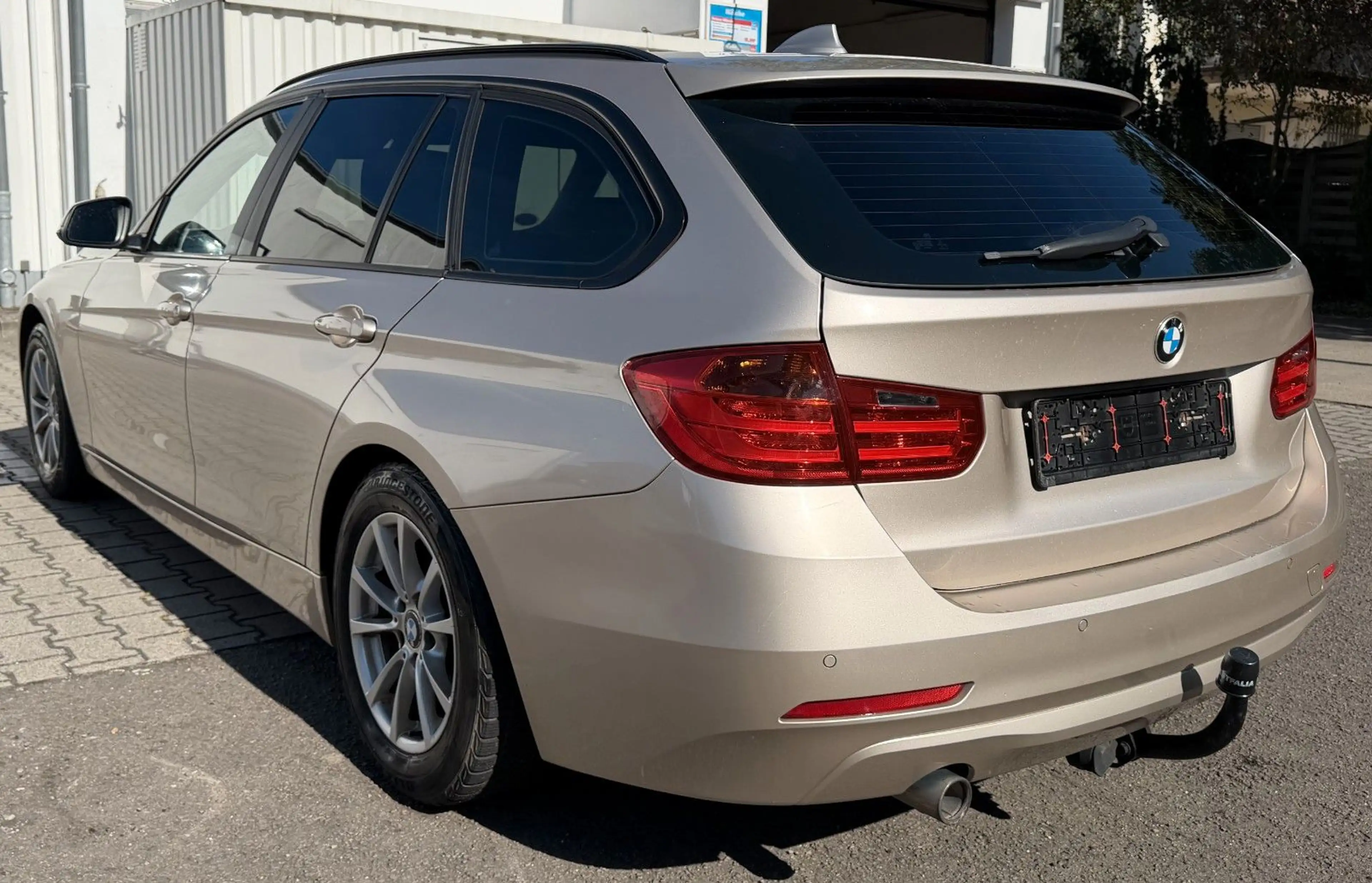 BMW 320 d Touring XENON NAVI PDC AHK 2 HAND TOP — photo 14