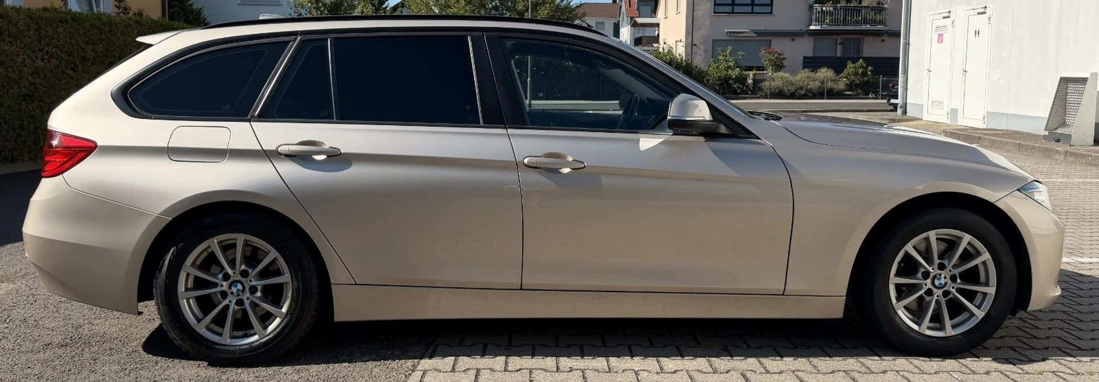 BMW 320 d Touring XENON NAVI PDC AHK 2 HAND TOP — photo 11
