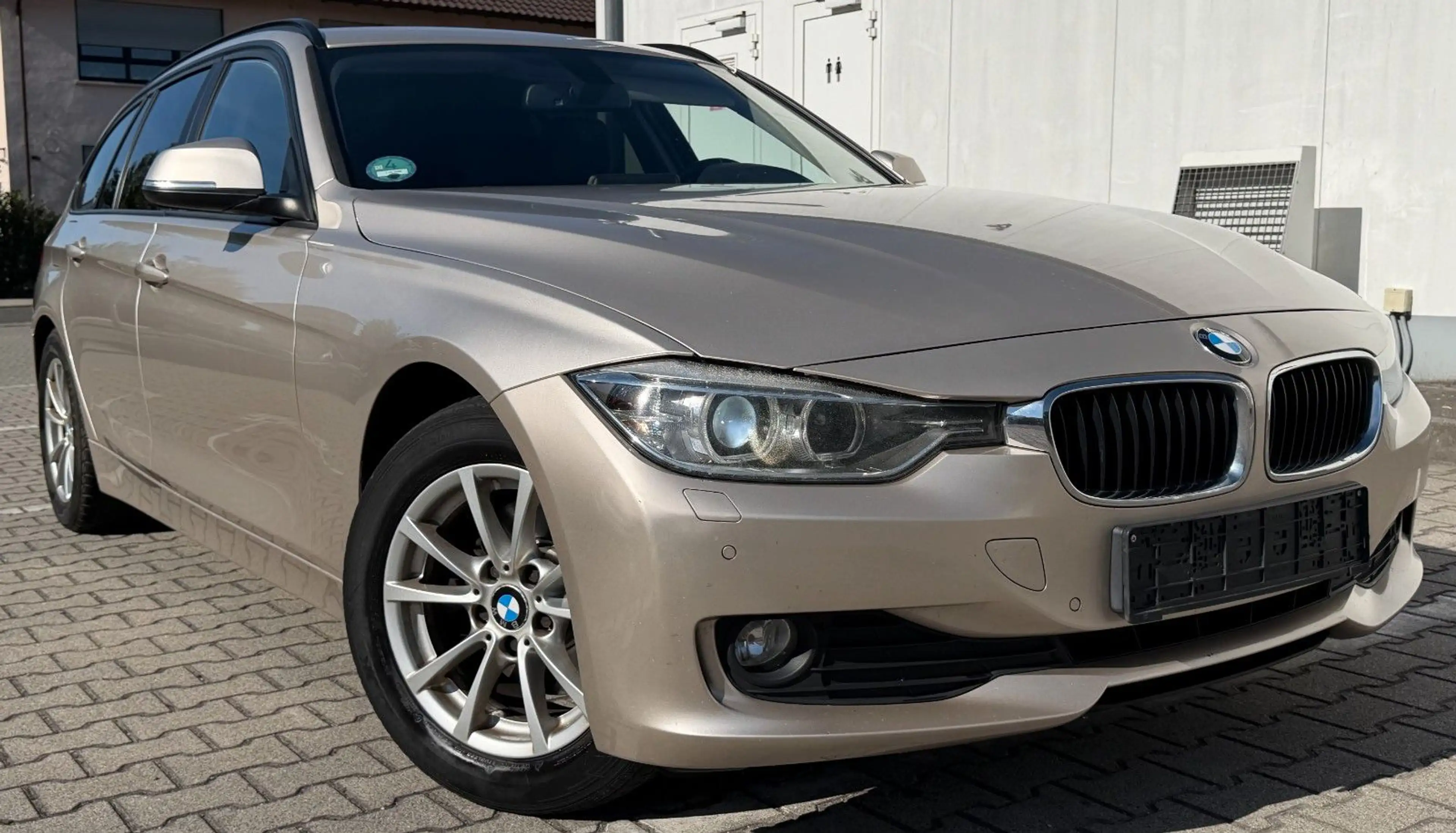 BMW 320 d Touring XENON NAVI PDC AHK 2 HAND TOP — photo 3