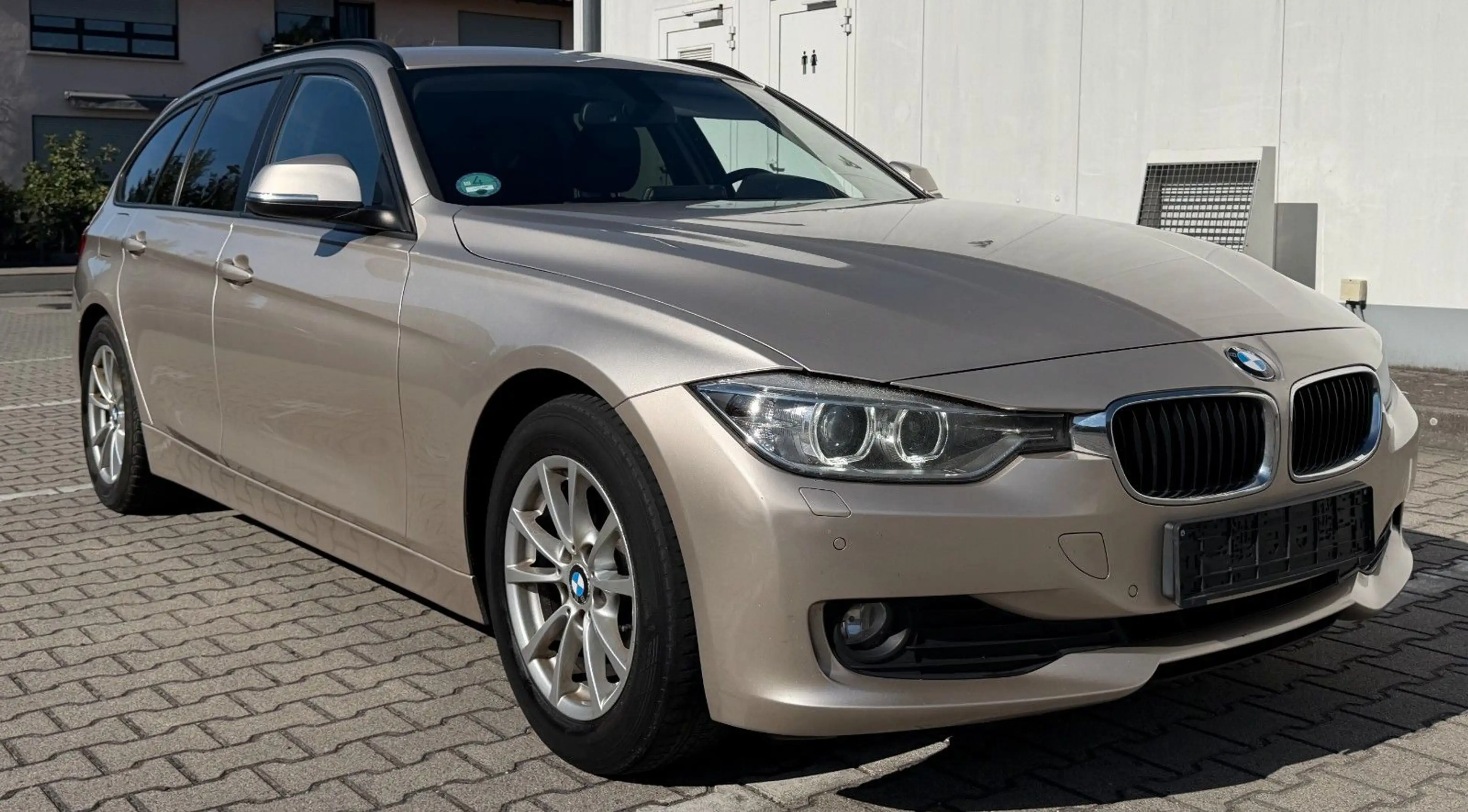 BMW 320 d Touring XENON NAVI PDC AHK 2 HAND TOP — photo 4