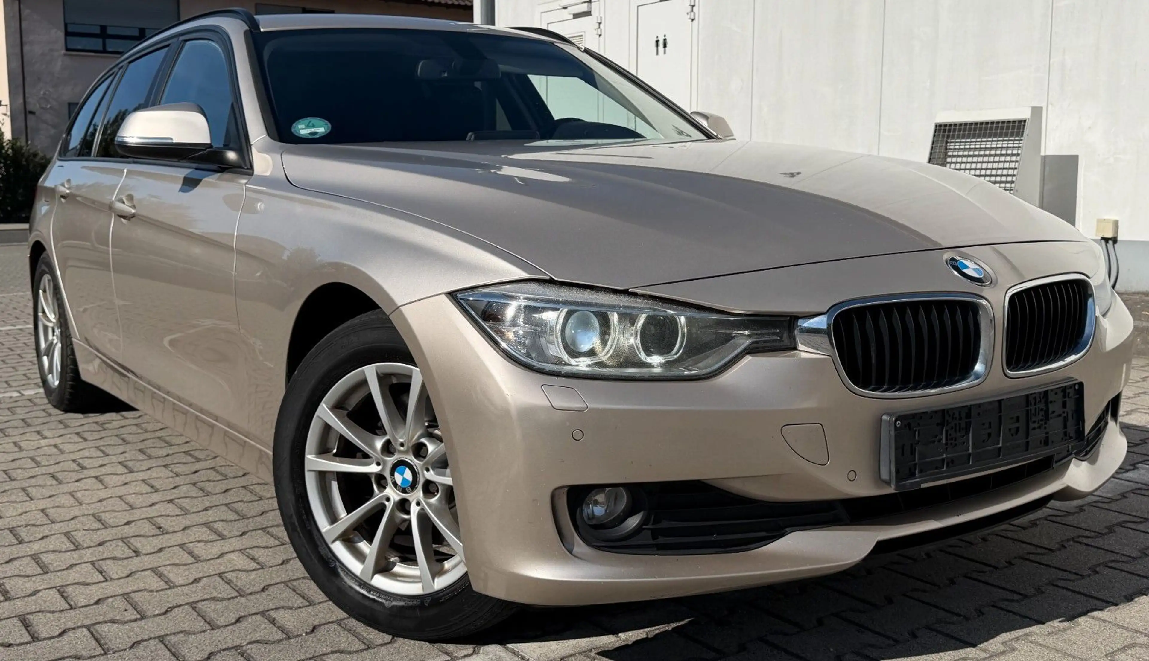 BMW 320 d Touring XENON NAVI PDC AHK 2 HAND TOP