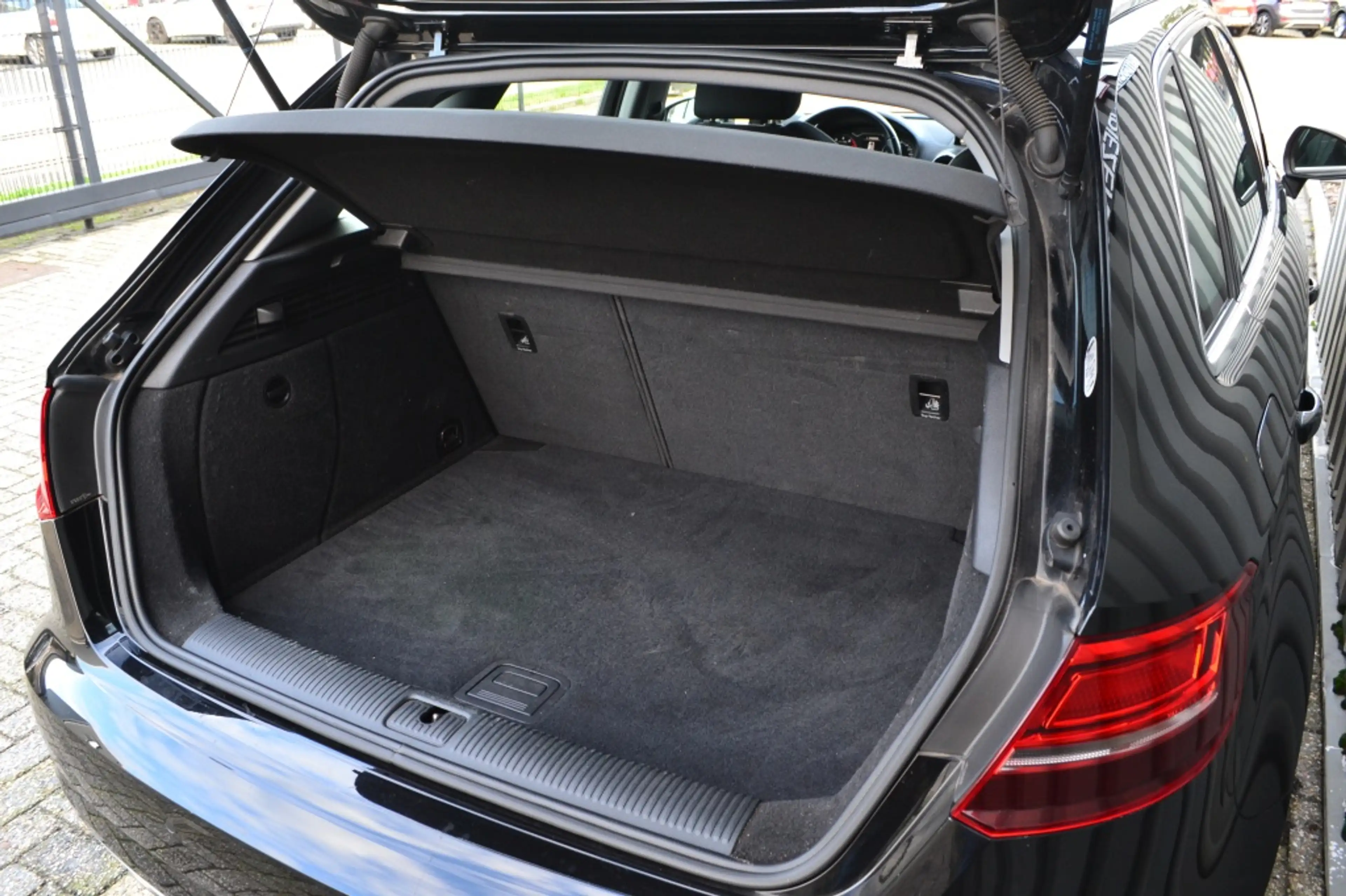Audi A3 Sportback 30 TFSI De.PL.+ — photo 37