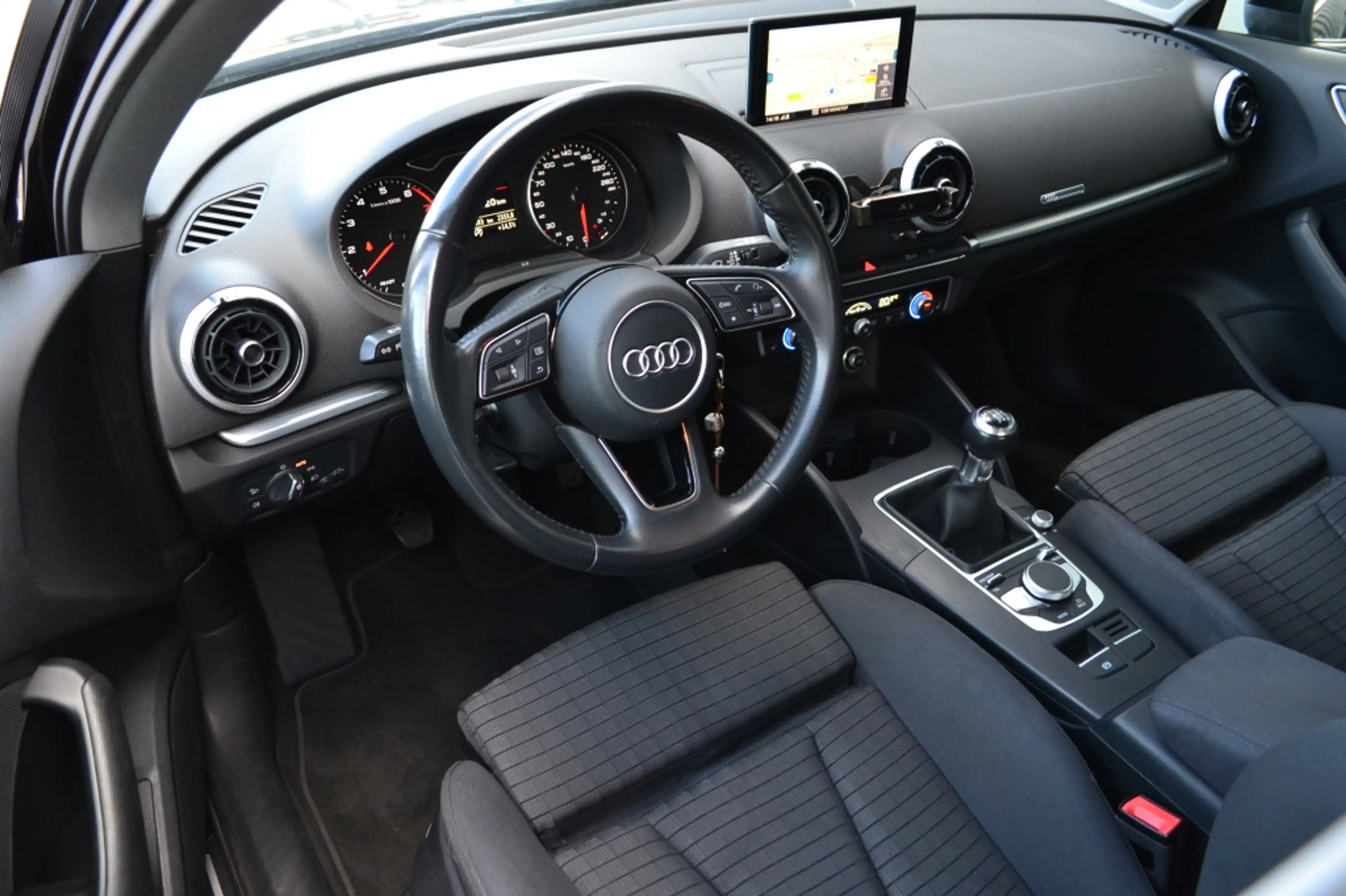 Audi A3 Sportback 30 TFSI De.PL.+ — photo 6