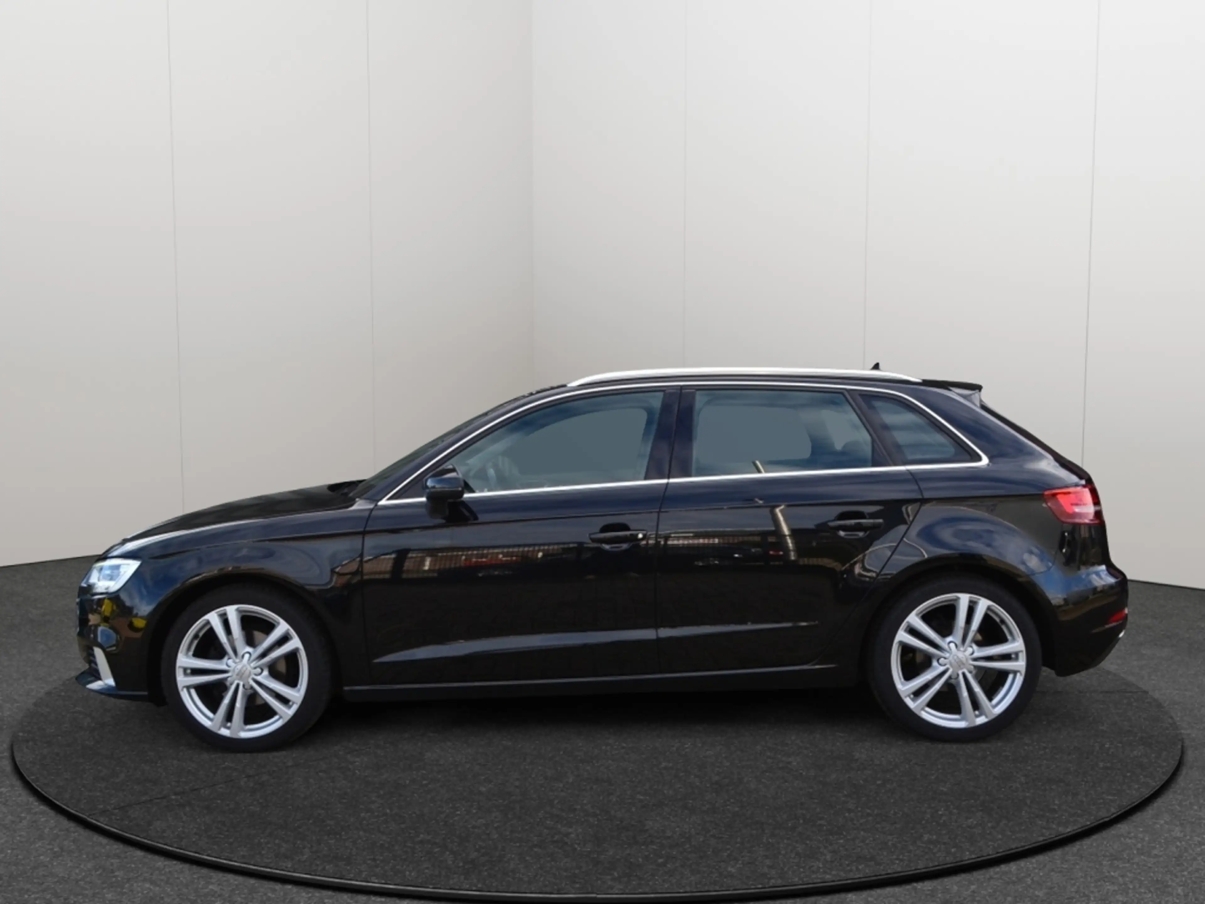 Audi A3 Sportback 30 TFSI De.PL.+ — photo 2