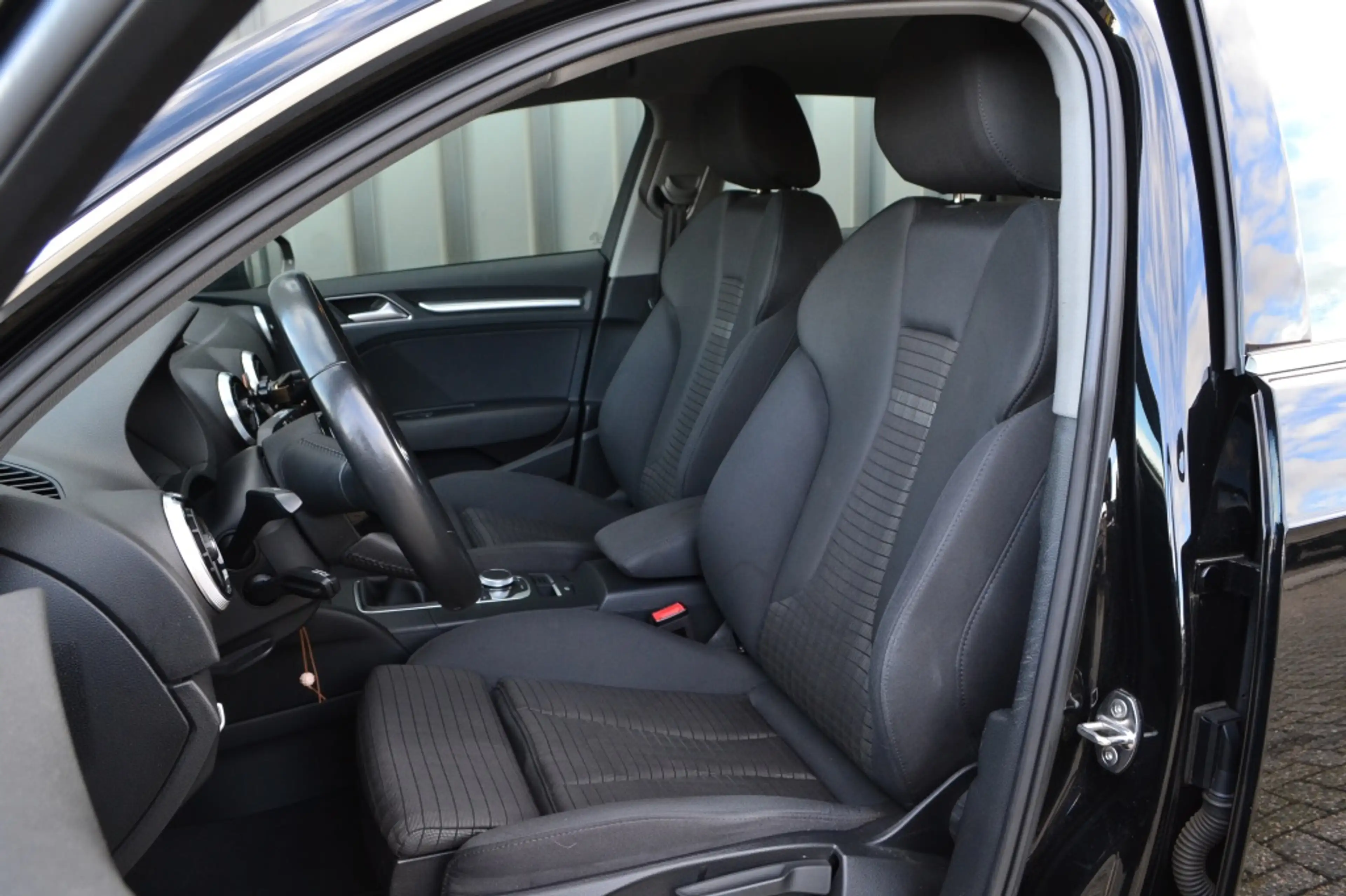 Audi A3 Sportback 30 TFSI De.PL.+ — photo 8