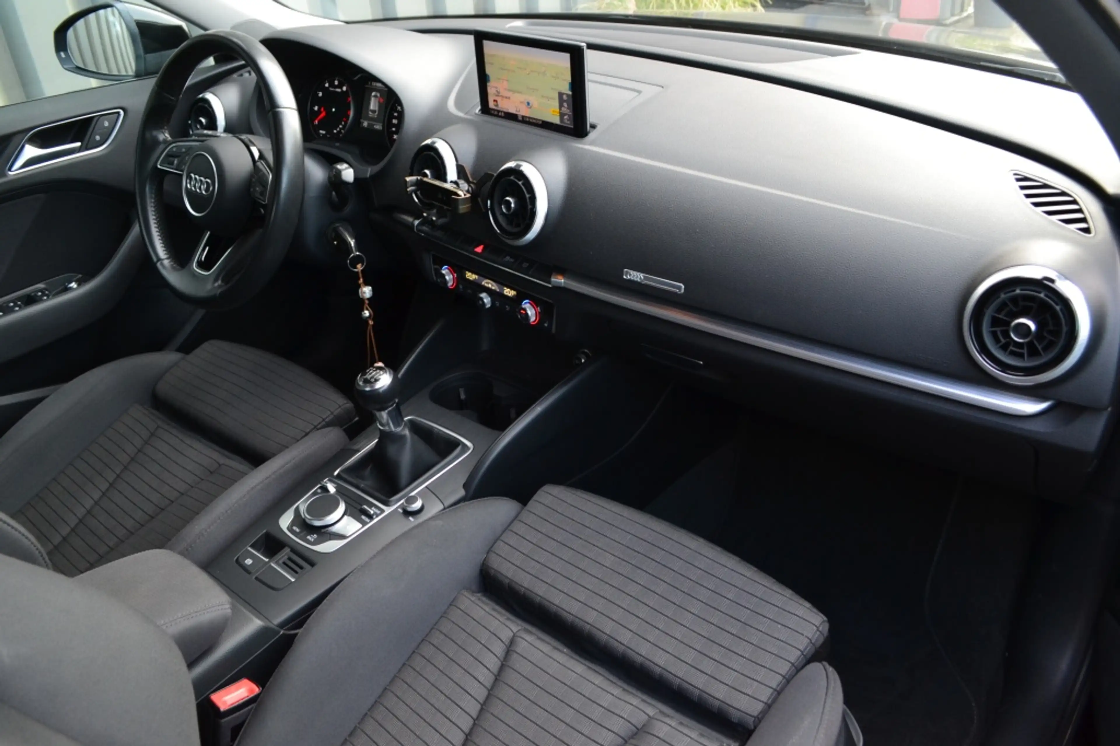 Audi A3 Sportback 30 TFSI De.PL.+ — photo 7