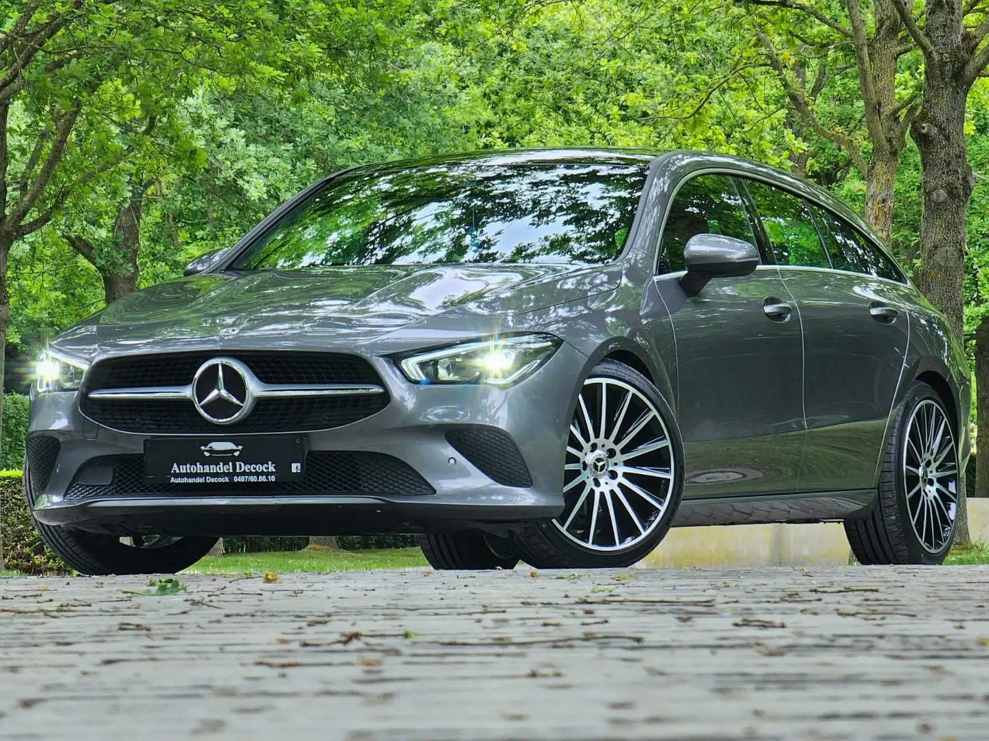 Mercedes-Benz CLA 180 CLA 180 Shooting Brake 7G-DCT | AMG | PANODAK Gris - 1