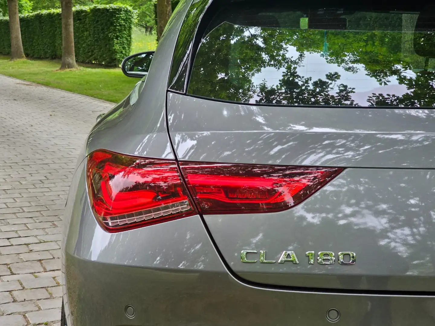 Mercedes-Benz CLA 180 CLA 180 Shooting Brake 7G-DCT | AMG | PANODAK Gris - 2