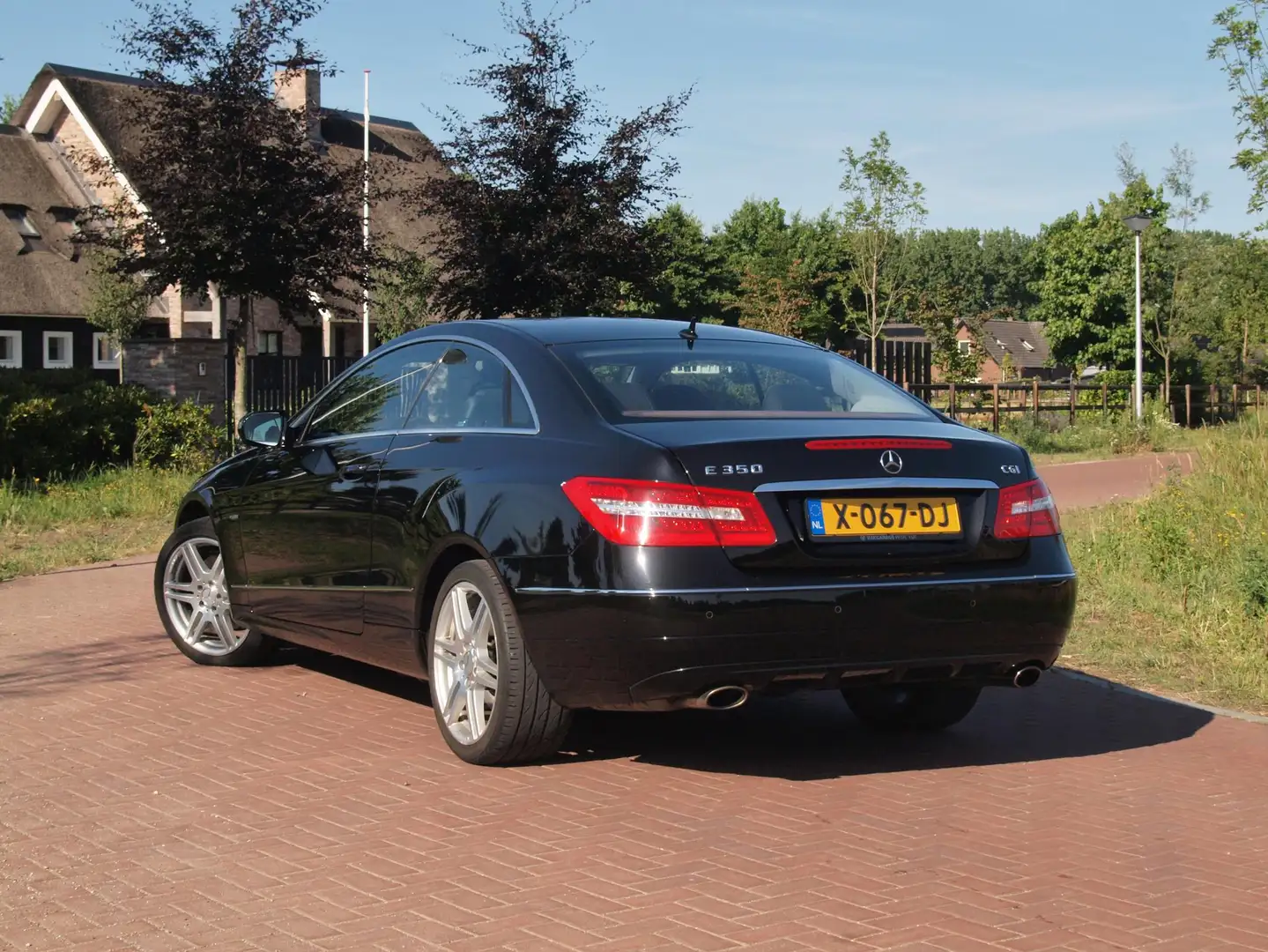 Mercedes-Benz E 350 Coupé CGI Elegance youngtimer | 6 cilinder  | Auto Zwart - 2
