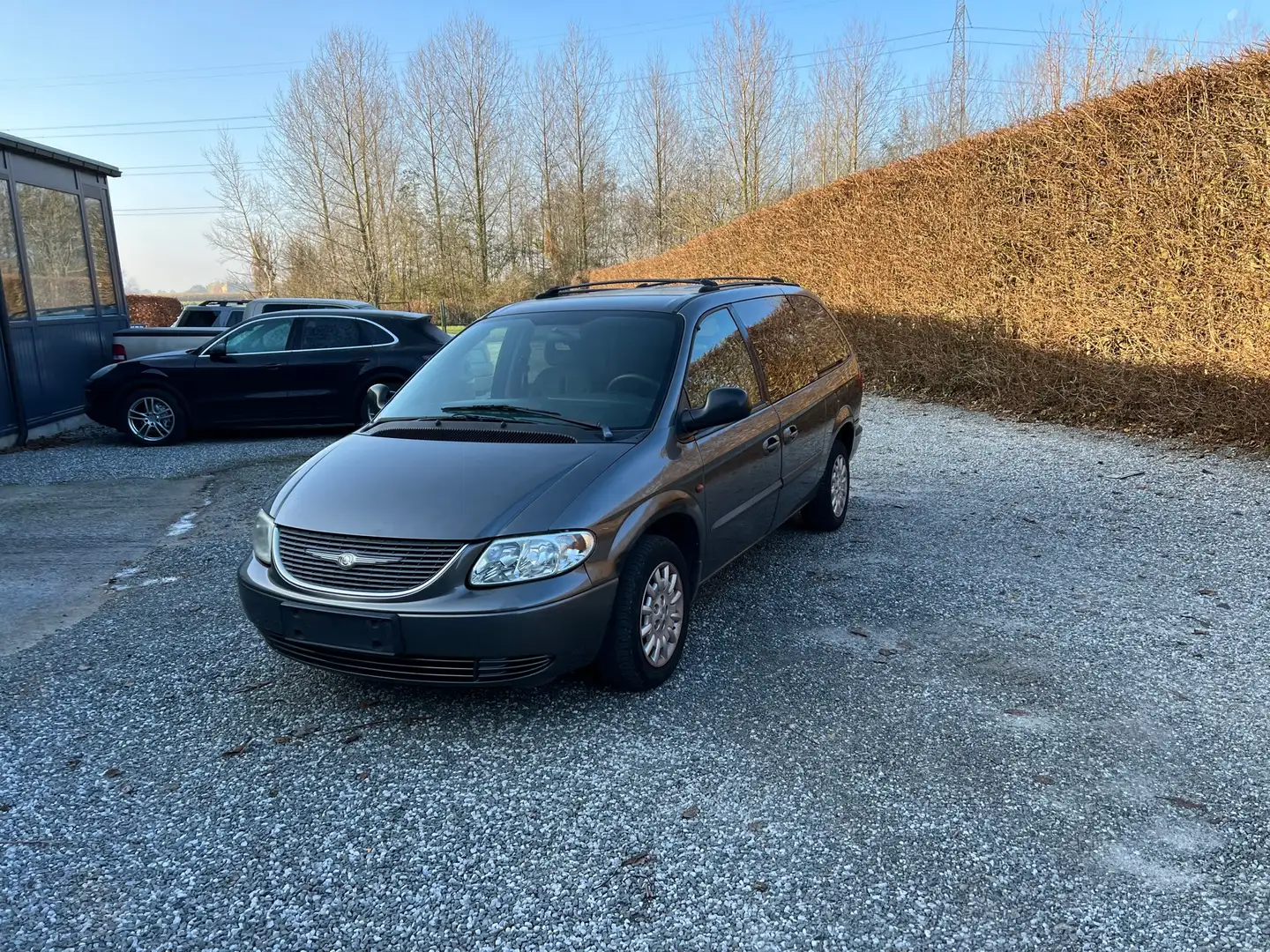 Chrysler Voyager 2.5 Turbo CRD 16v SE 5 PLACES /// UTILUTAIRE// Grigio - 1