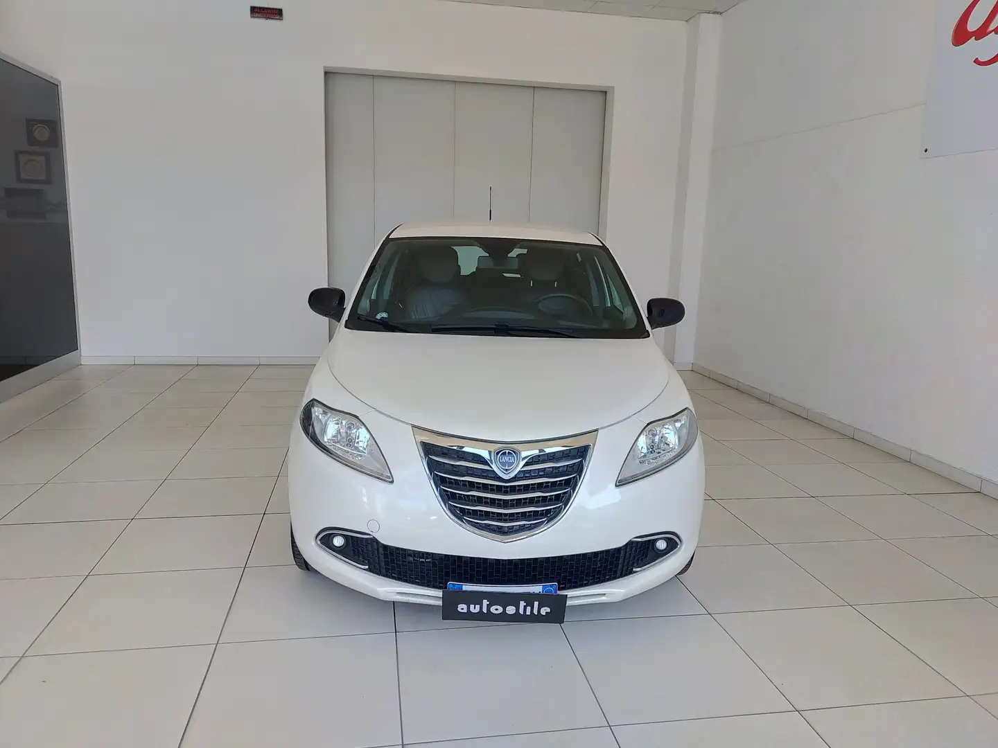 Lancia Ypsilon Ypsilon 1.3 MJT 16V 95 CV 5 porte S&S Platinum Weiß - 2