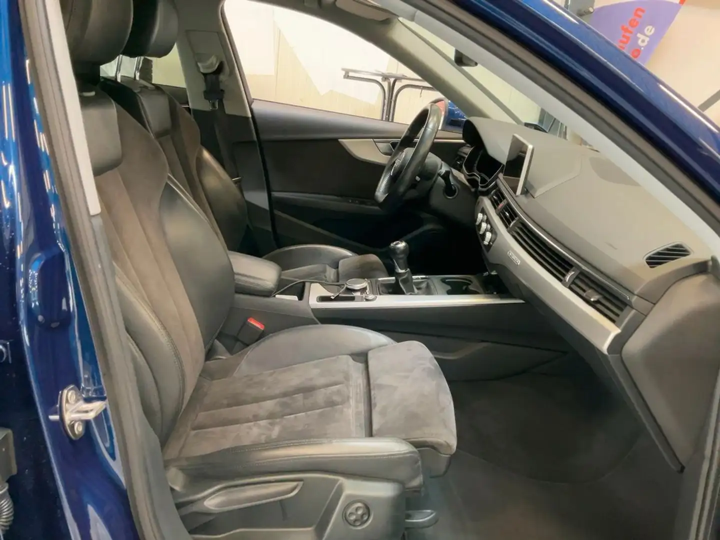 Audi A4 Avant Quattro Sport Digital Matrix Totwinkel Bleu - 2