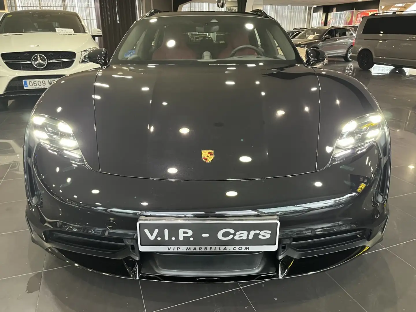 Porsche Taycan Turbo S Cross Turismo Schwarz - 2