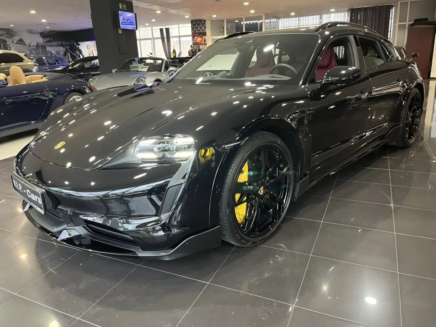 Porsche Taycan Turbo S Cross Turismo Schwarz - 1