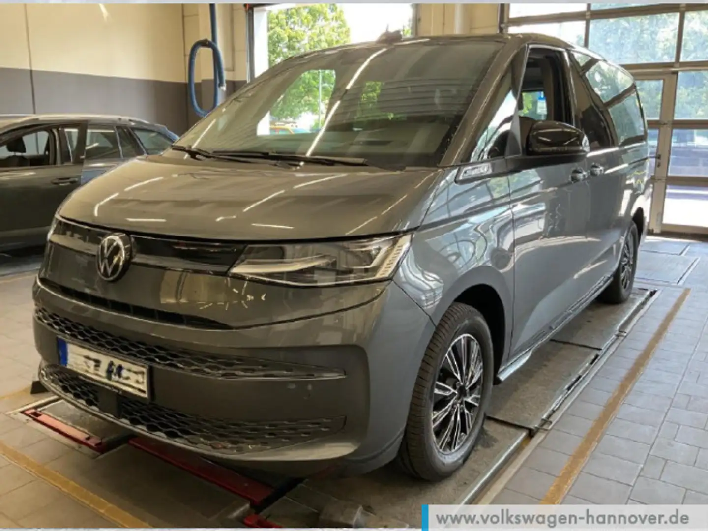 Volkswagen T7 Multivan 1.4 TSI DSG eHybrid LÜ Navi Pano AHK LE Grau - 1