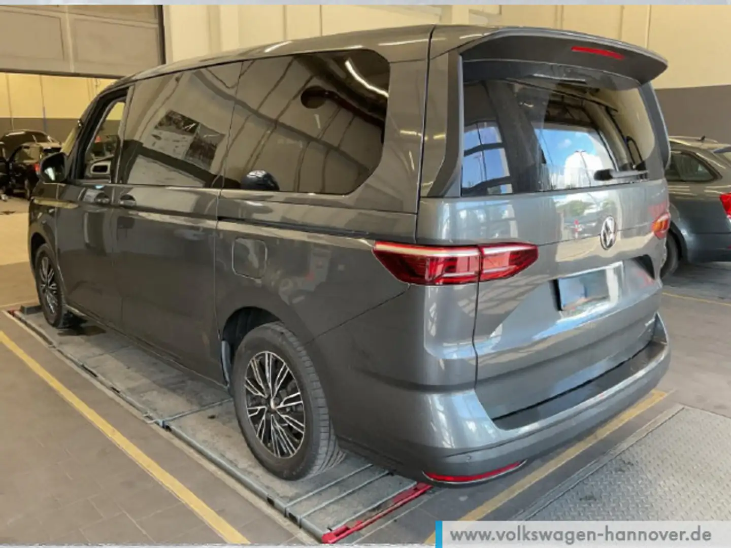 Volkswagen T7 Multivan 1.4 TSI DSG eHybrid LÜ Navi Pano AHK LE Grau - 2