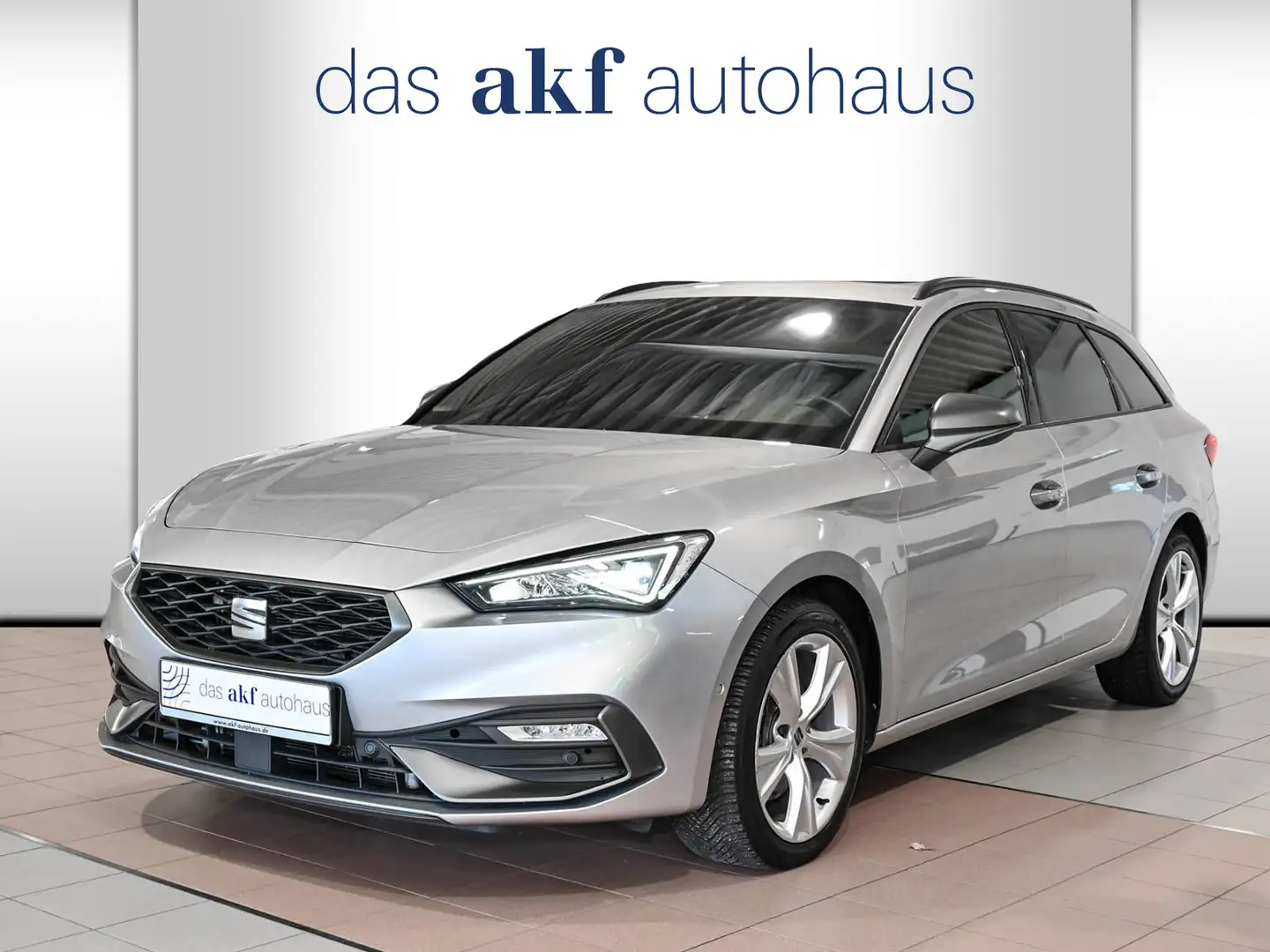 SEAT Leon ST 2.0 TDI DSG FR-Navi*AHK*Kamera*Panorama*AC Silber - 1