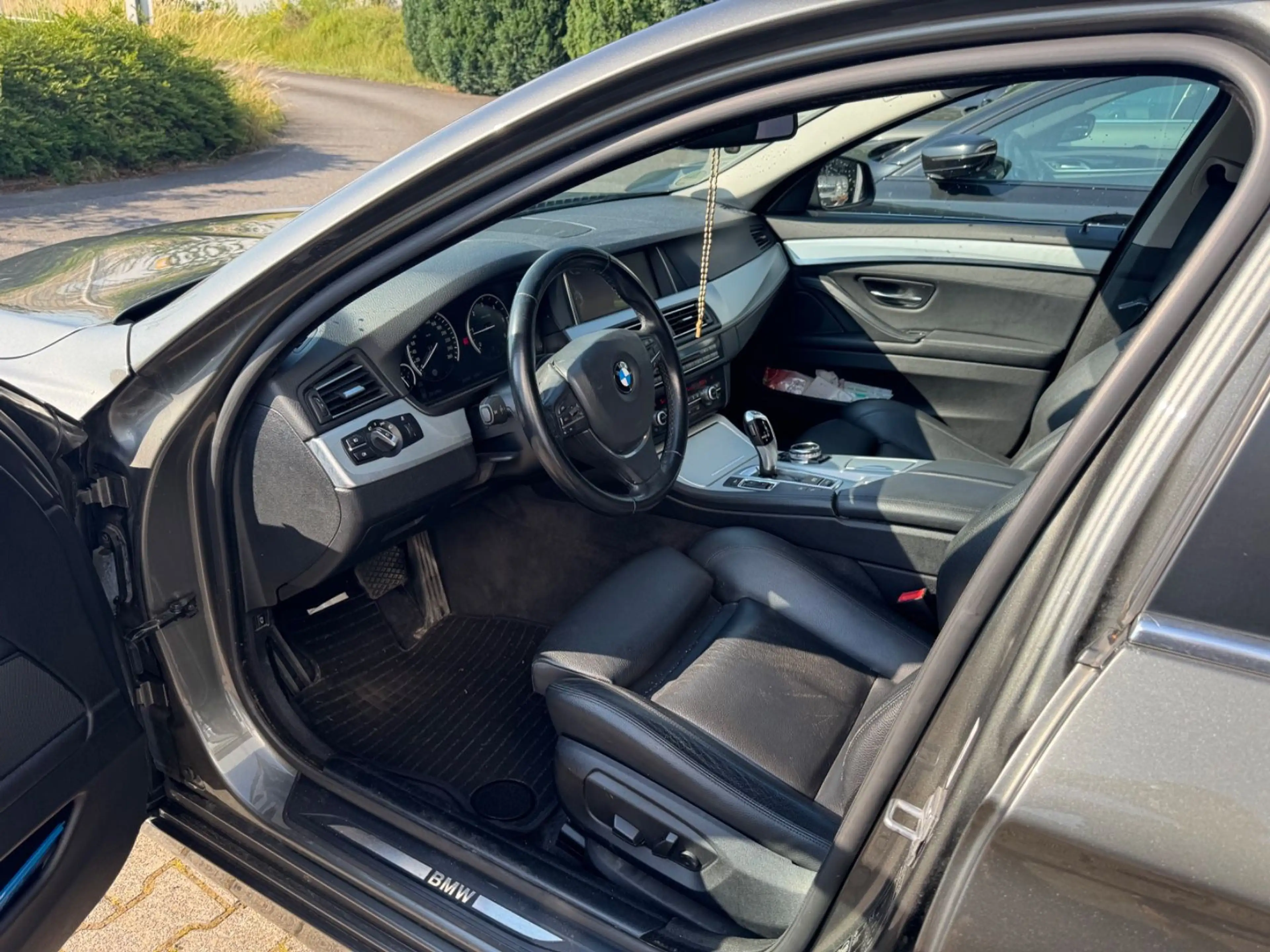 BMW 525 d Touring* xDrive*LEDER*NAVI*BI-XENON*18 ZOL — photo 5