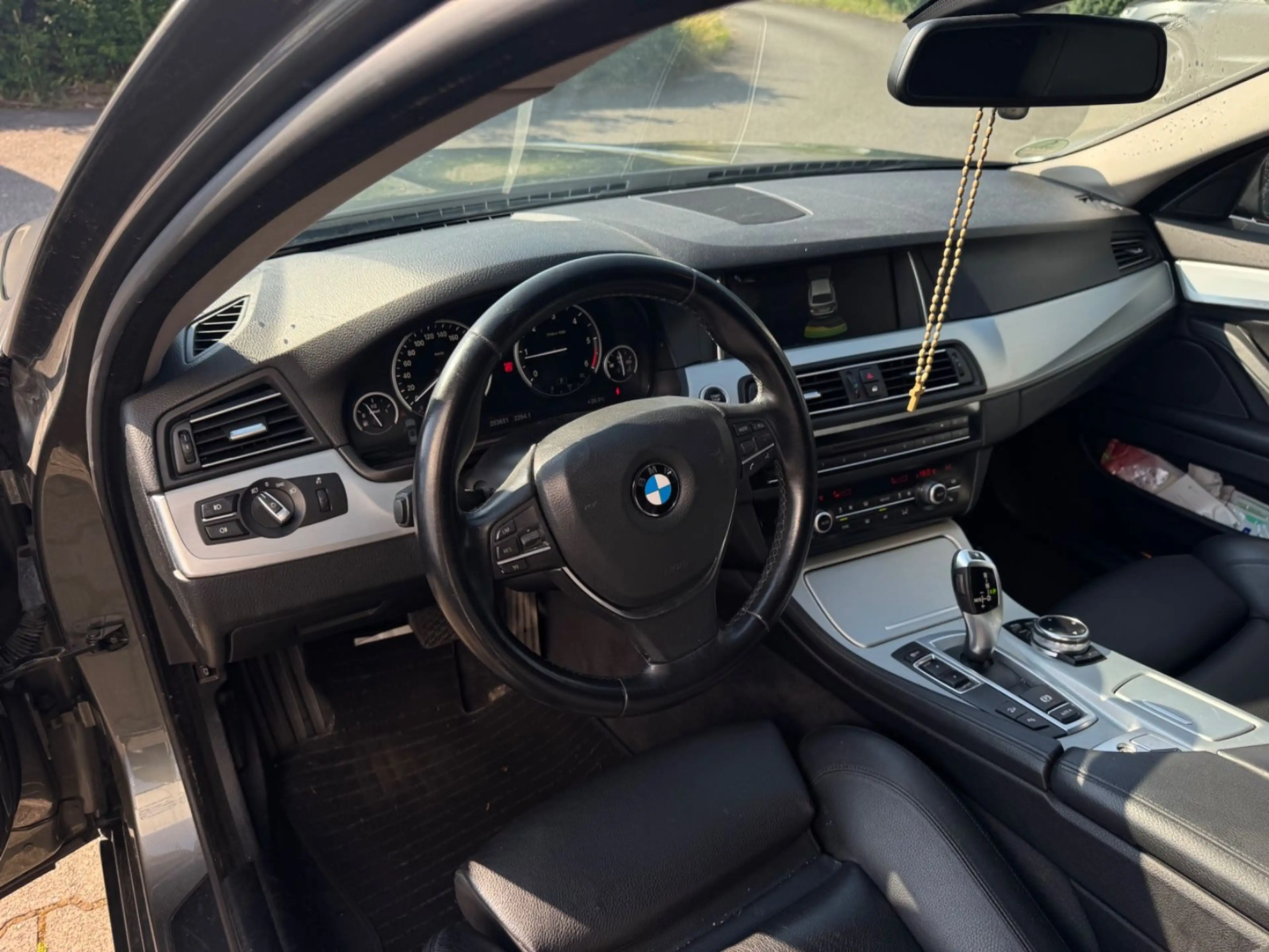 BMW 525 d Touring* xDrive*LEDER*NAVI*BI-XENON*18 ZOL — photo 6