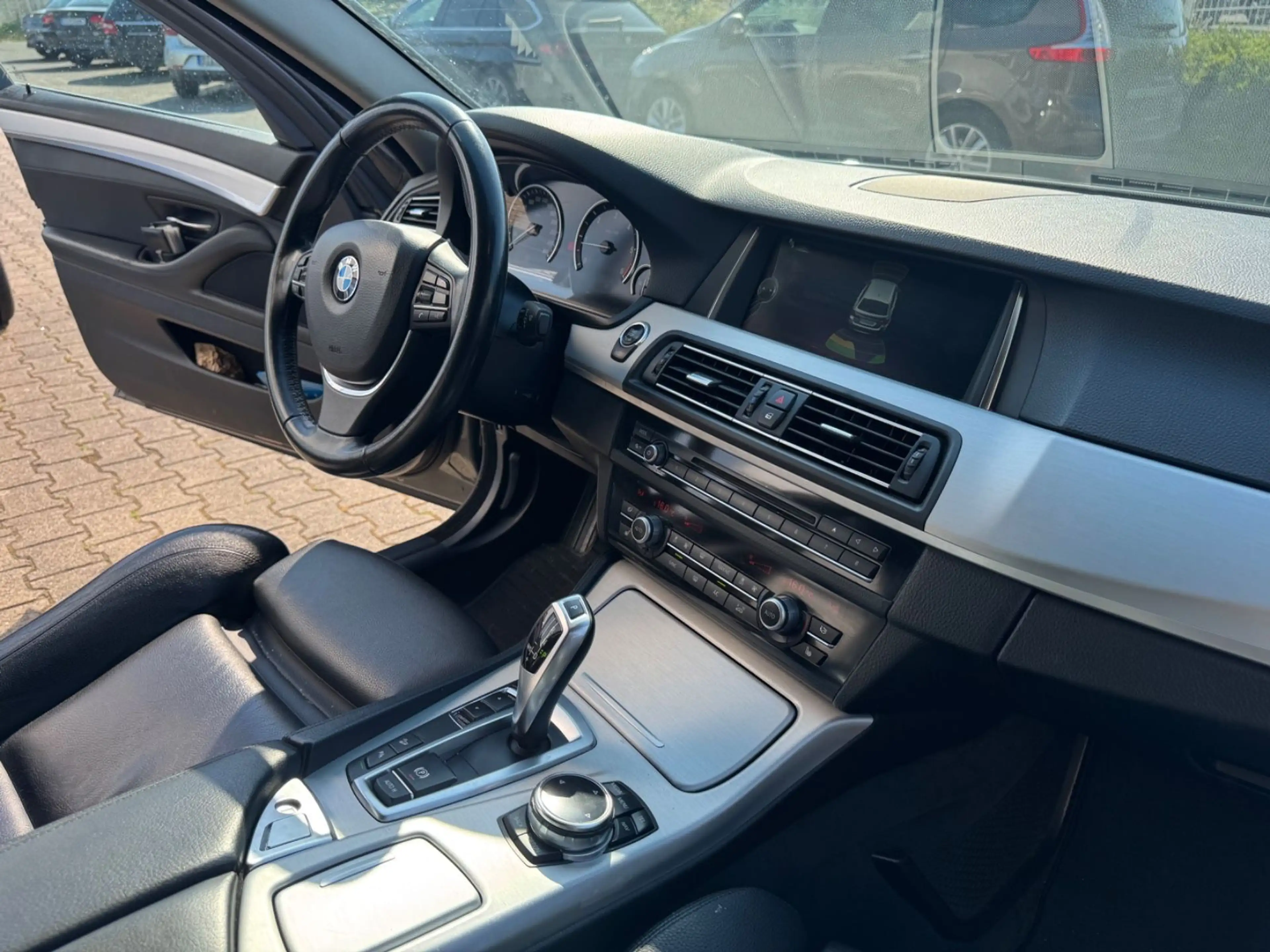 BMW 525 d Touring* xDrive*LEDER*NAVI*BI-XENON*18 ZOL — photo 11