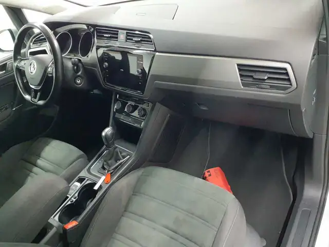 Volkswagen Touran view 9