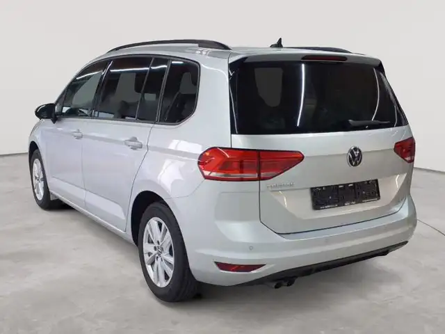 Volkswagen Touran view 5