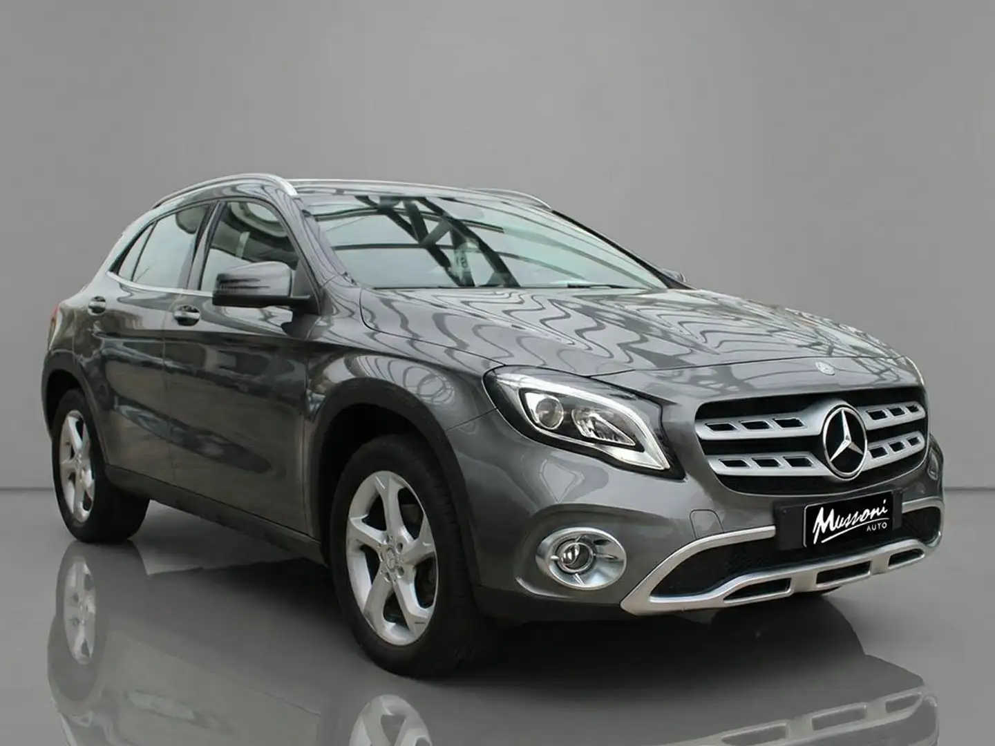 Mercedes-Benz GLA 200 d (cdi) Sport auto Grigio - 1