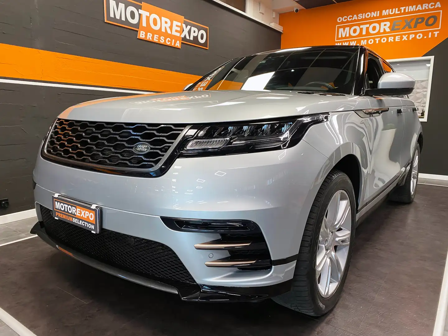 Land Rover Range Rover Velar 2.0D i4 R-Dynamic SE 240cv 4WD Automatica 8M Plateado - 1