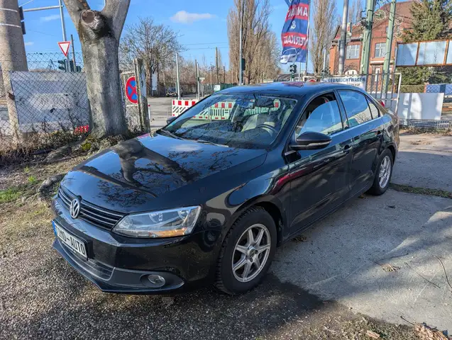Volkswagen Jetta Jetta Diesel 1.6 TDI Life,Alu,SHZ,TÜV01/28,NR