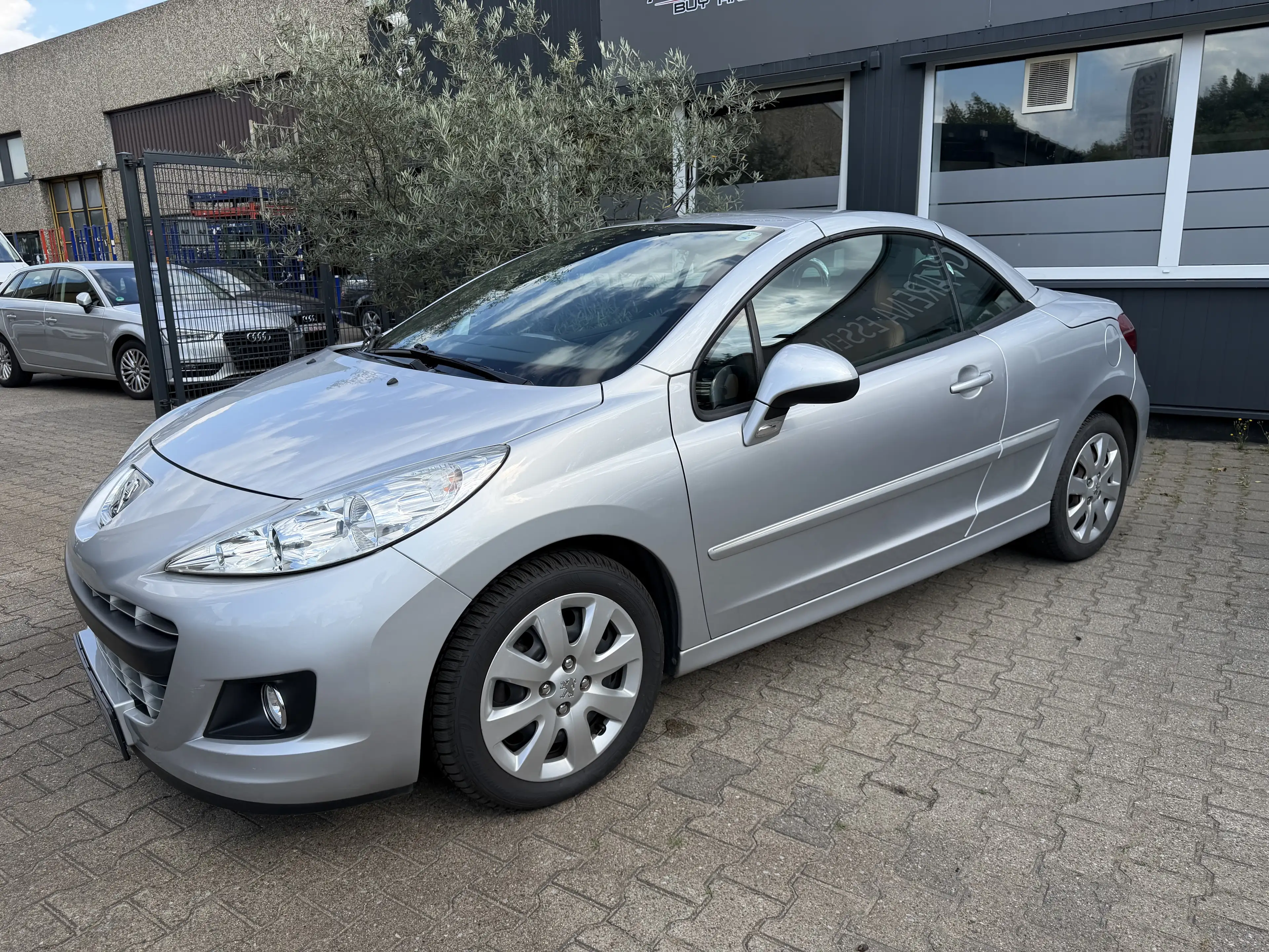 Peugeot 207 CC Allure 120 VTI AUTOMATIK CABRIO 1.Hand Voll S.H — photo 11