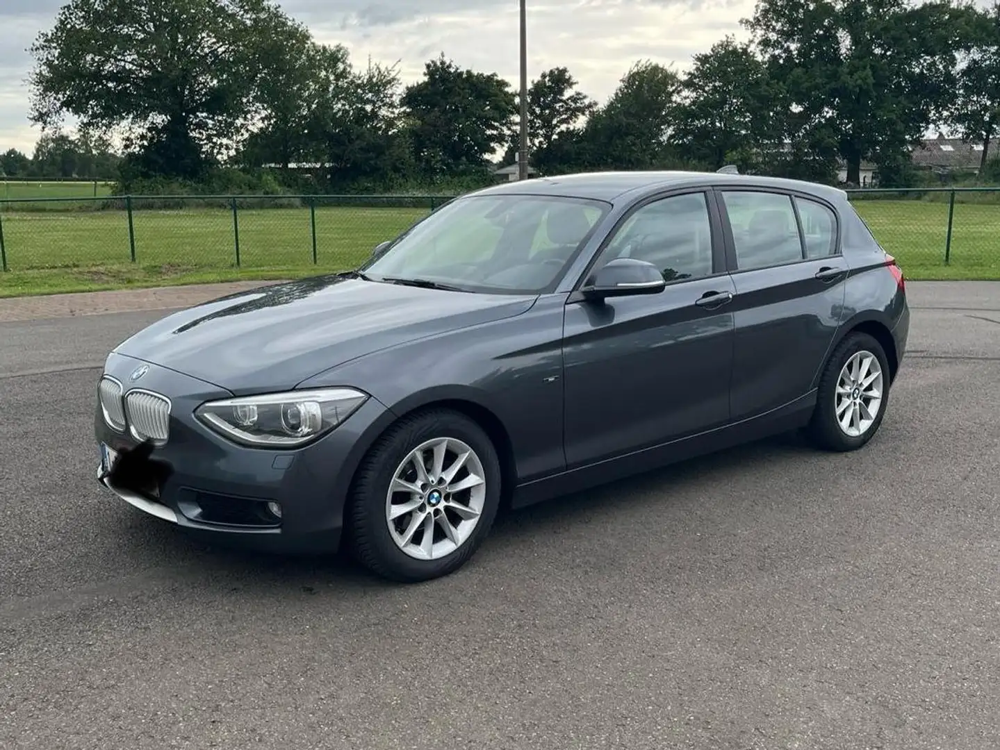 BMW 116 116d Urban Line Gris - 1
