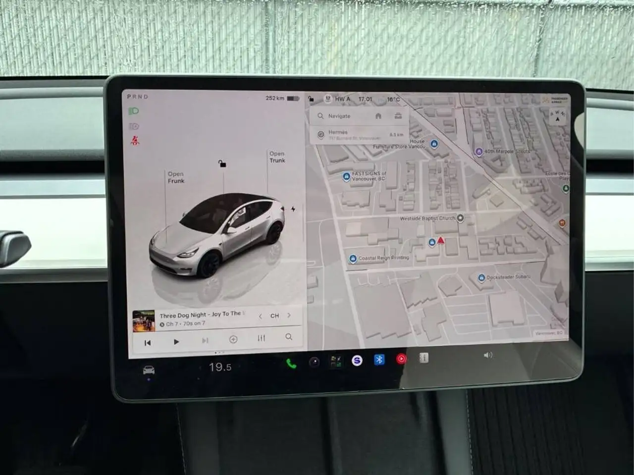 Tesla Model Y fotografie Tesla Model Y